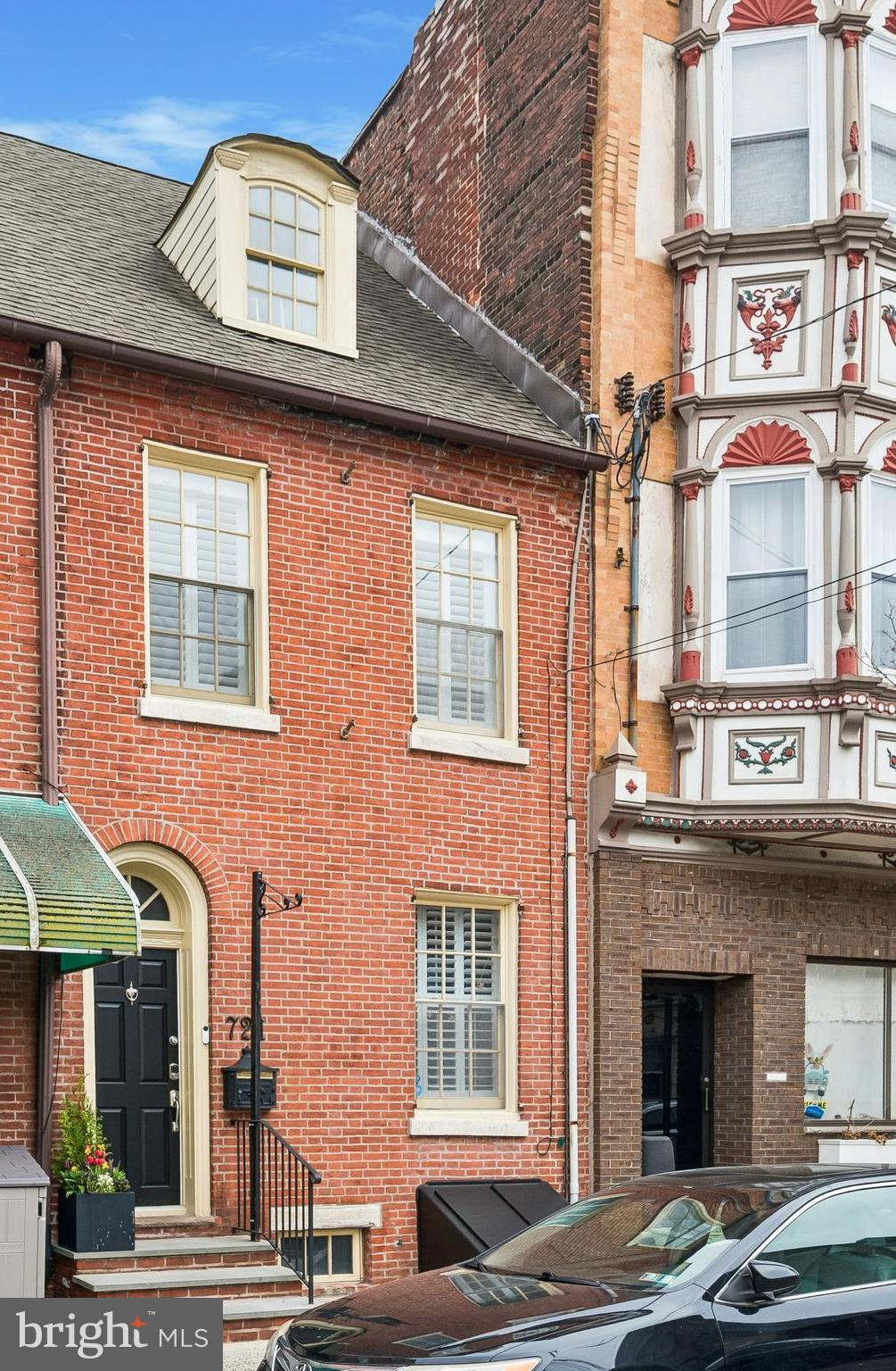 QUEEN VILLAGE - Residential