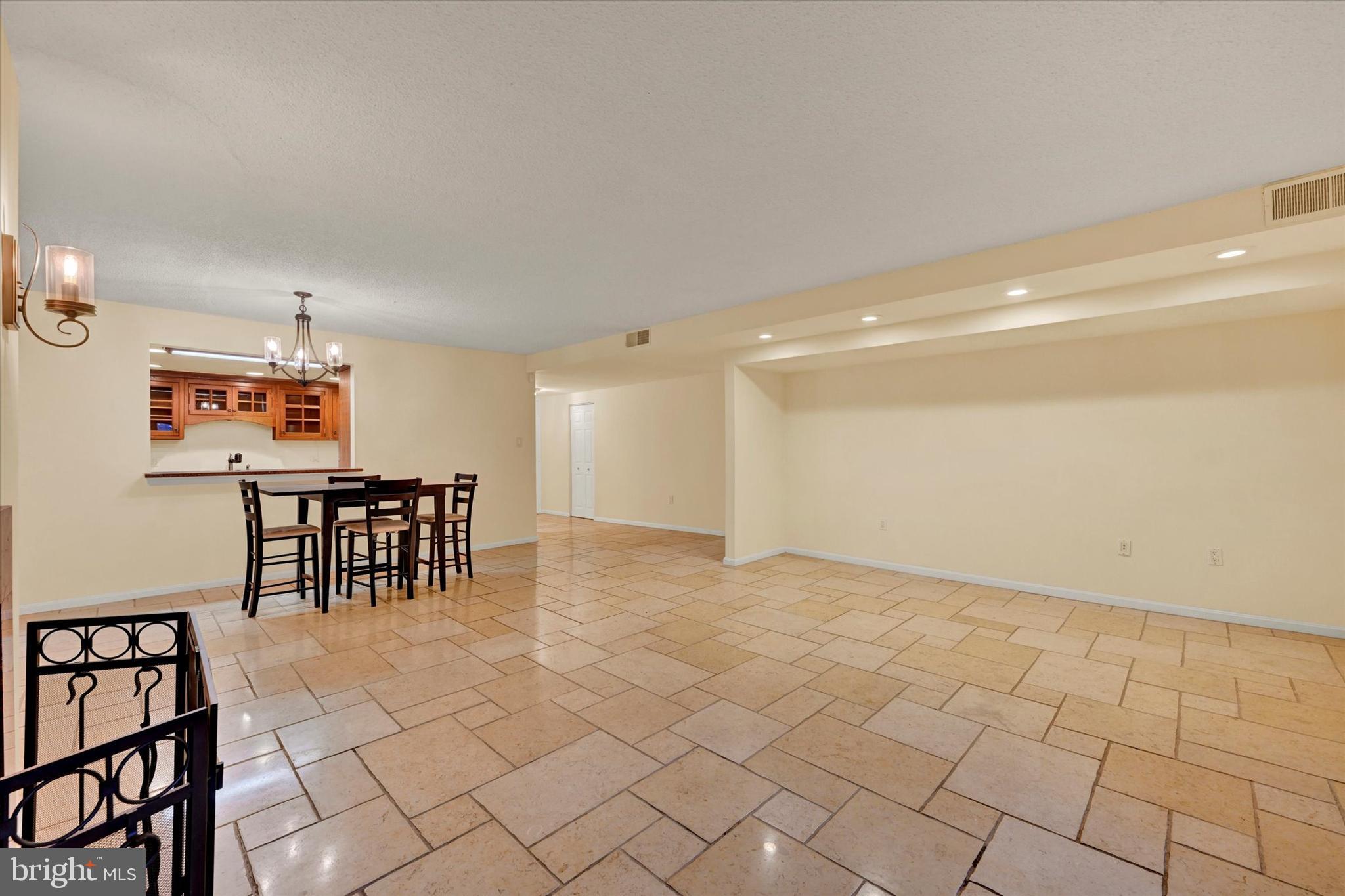 ROLAND PARK - Residential