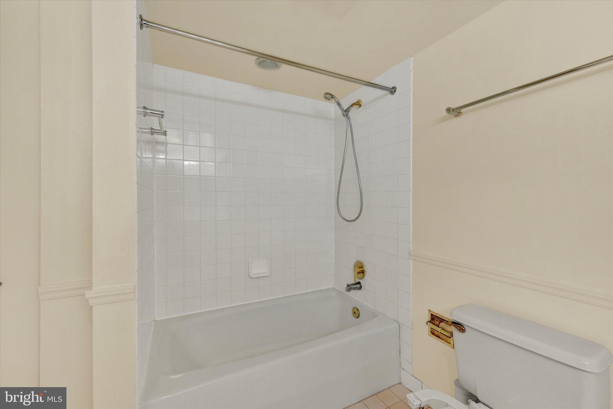 ROLAND PARK - Residential