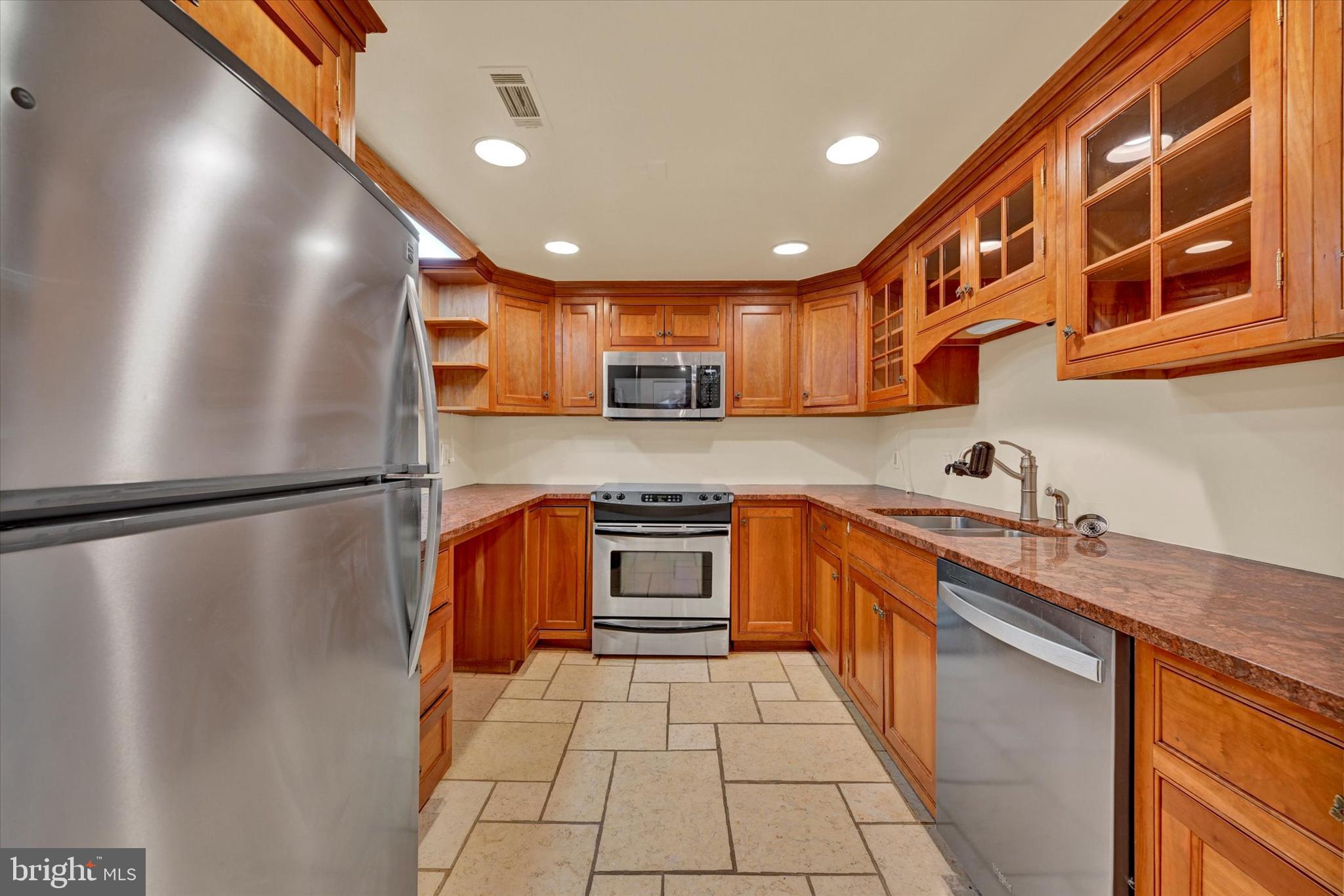 ROLAND PARK - Residential