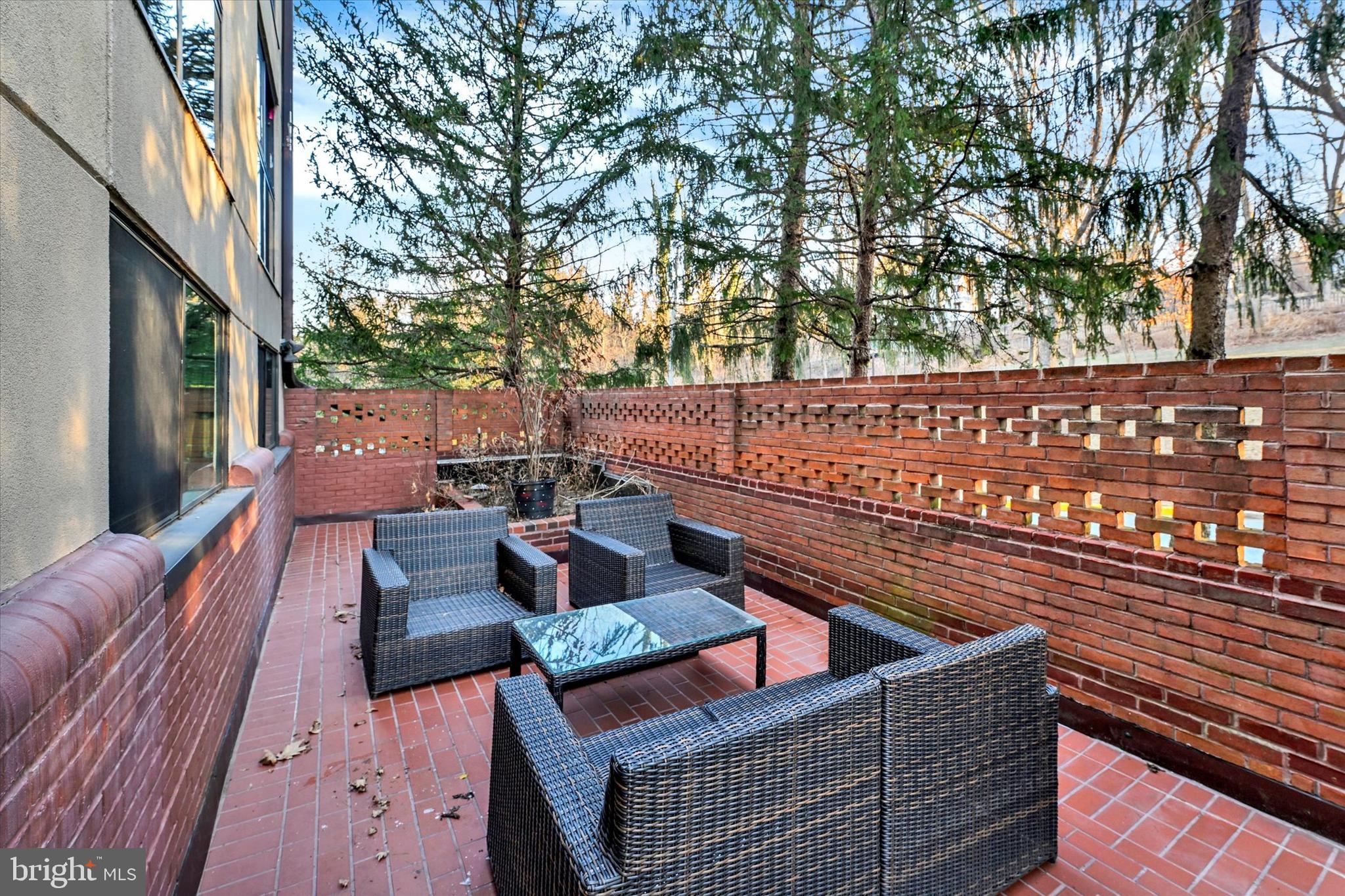 ROLAND PARK - Residential