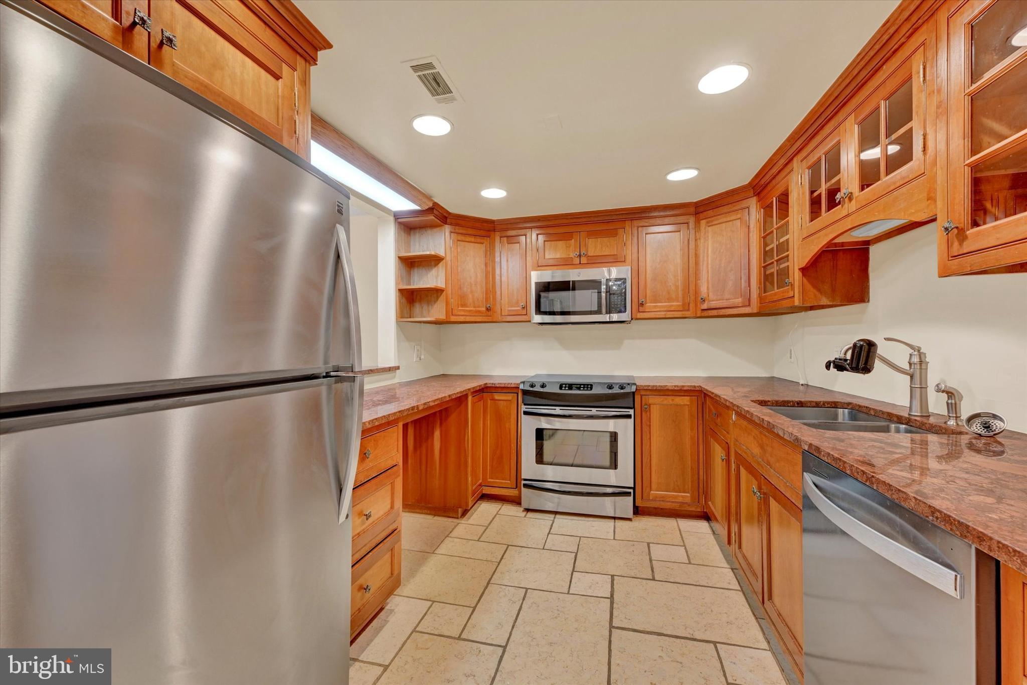 ROLAND PARK - Residential