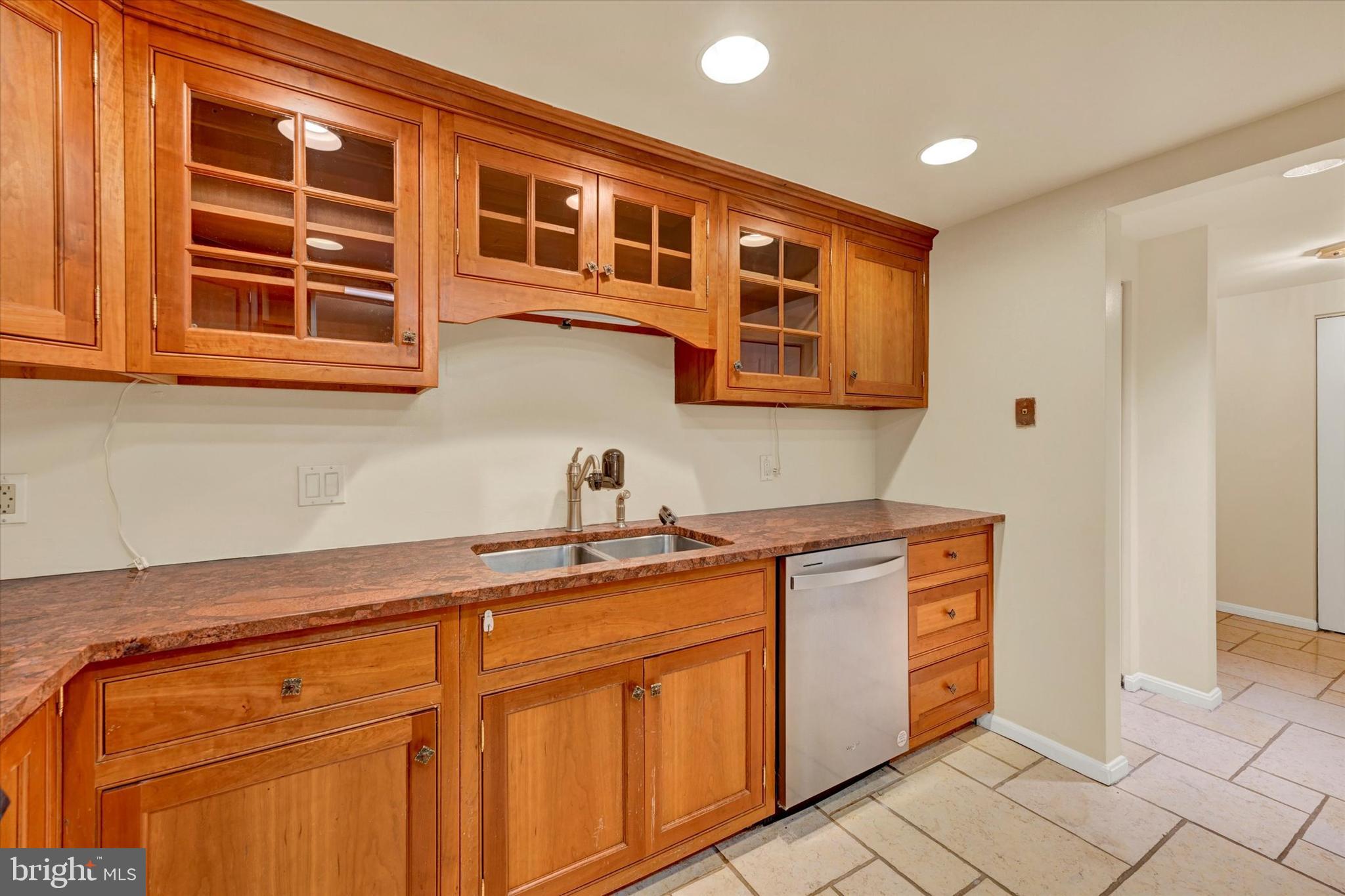 ROLAND PARK - Residential