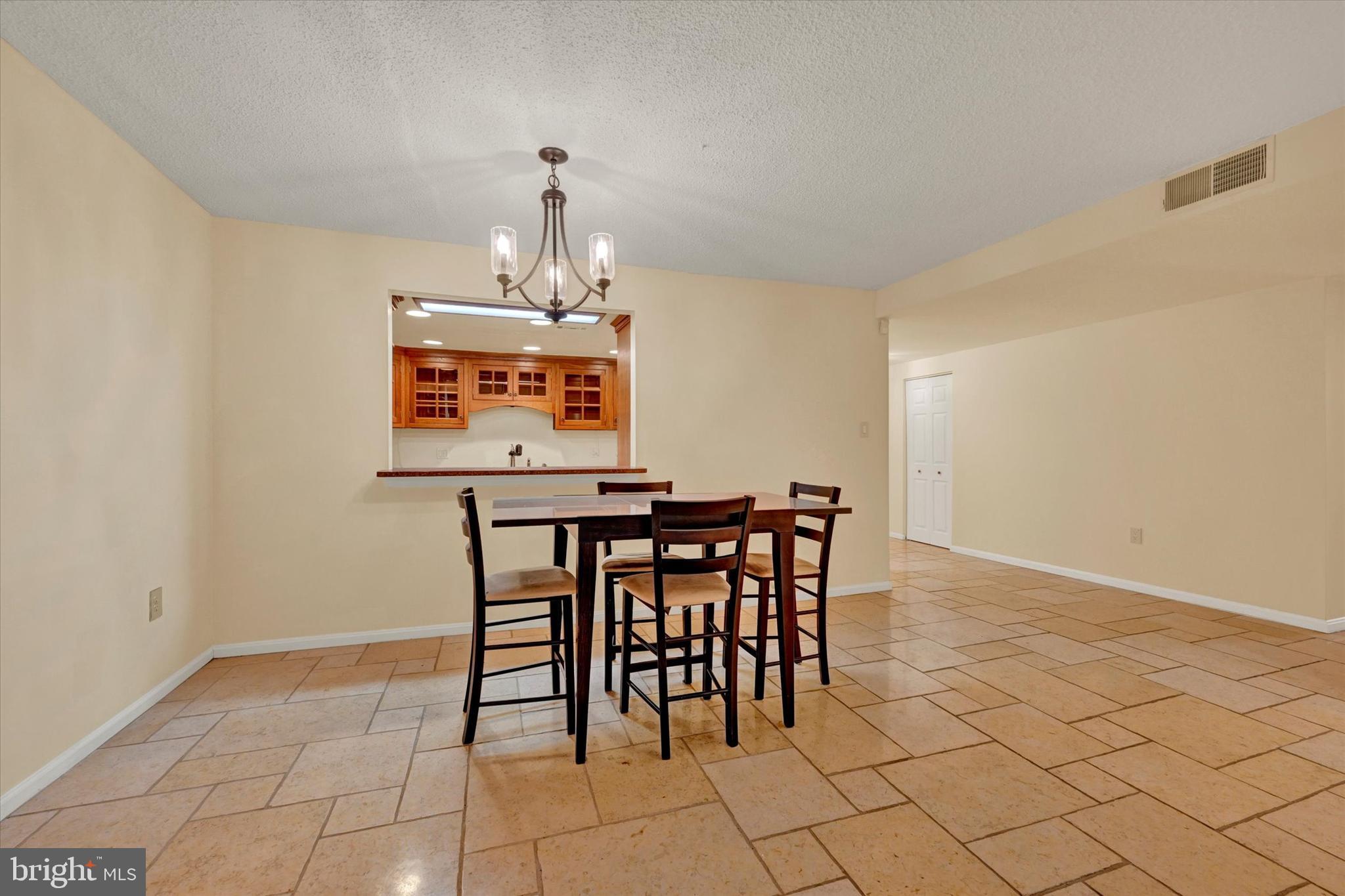 ROLAND PARK - Residential