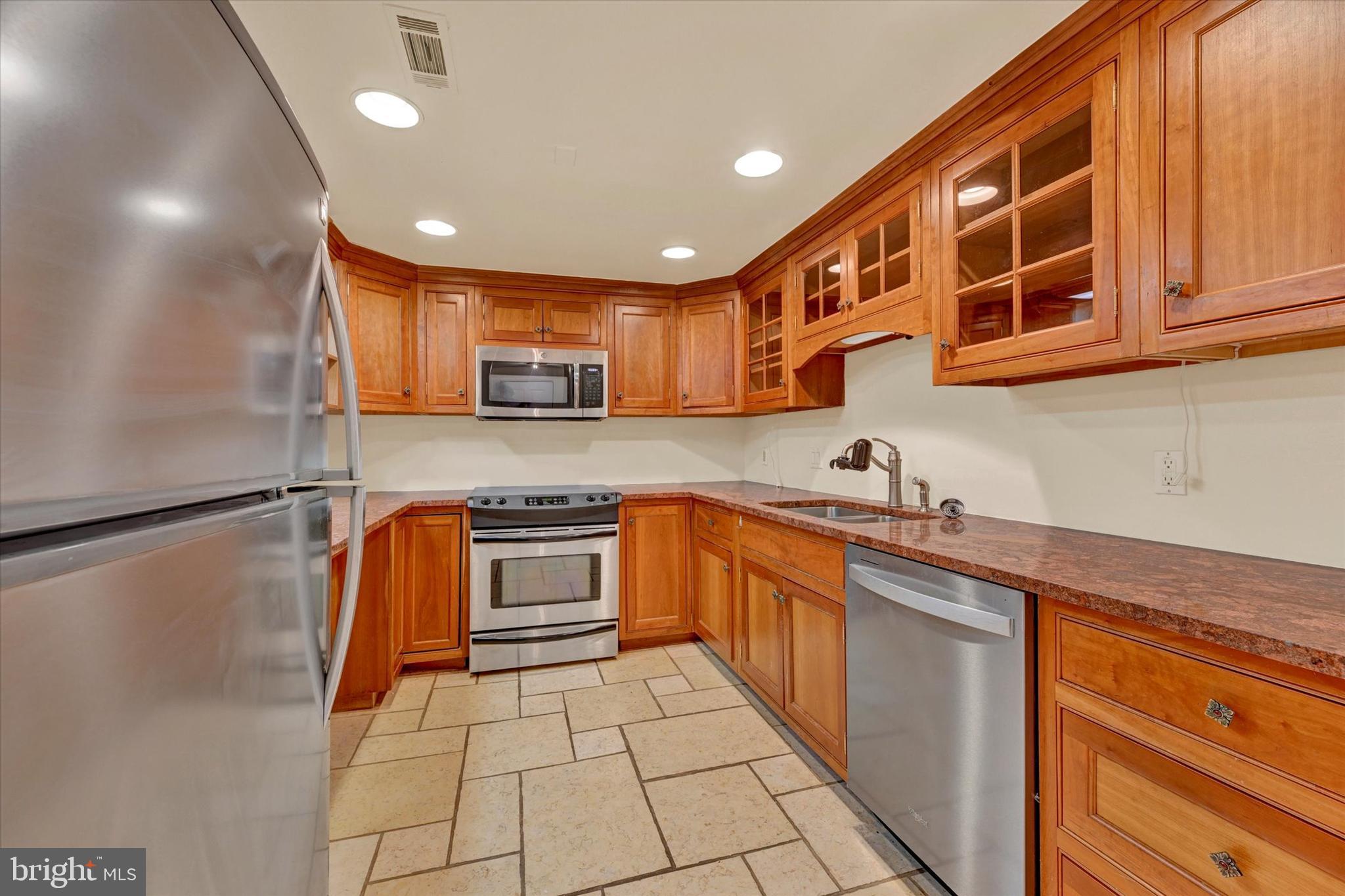 ROLAND PARK - Residential