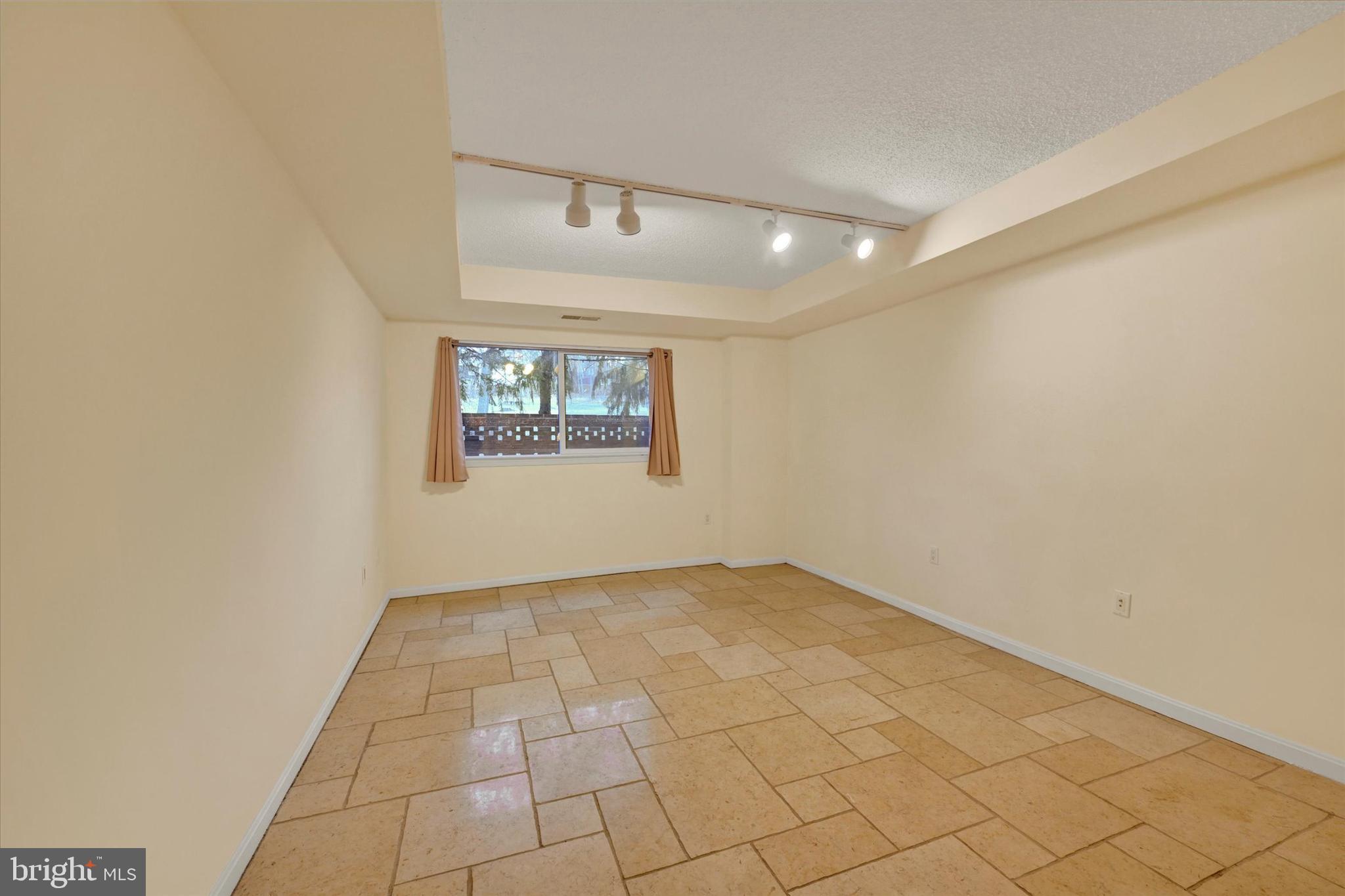 ROLAND PARK - Residential