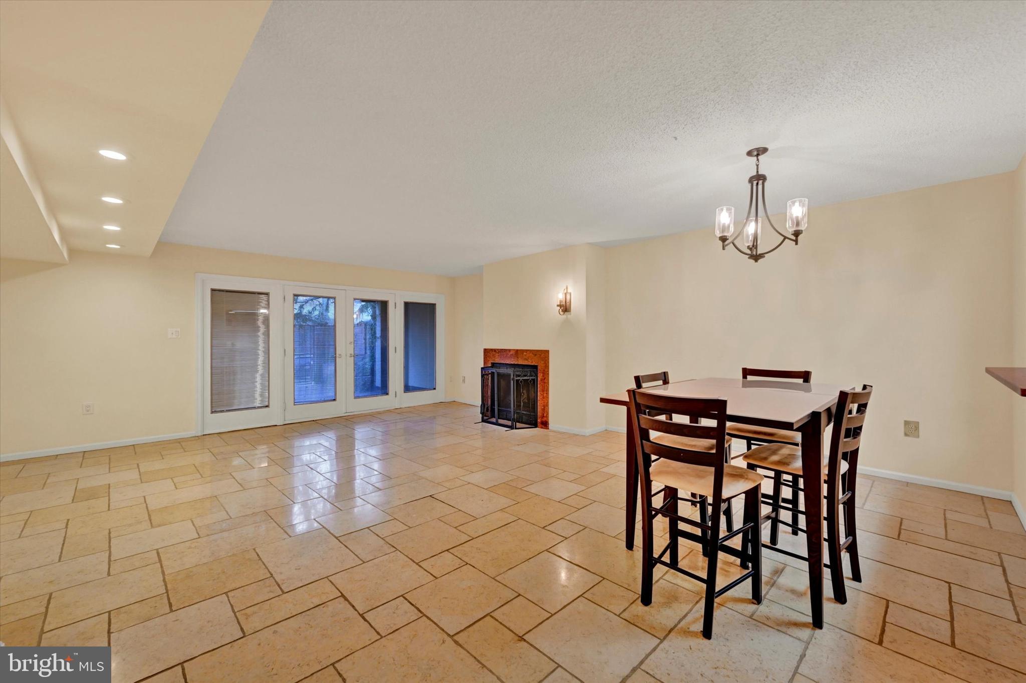 ROLAND PARK - Residential