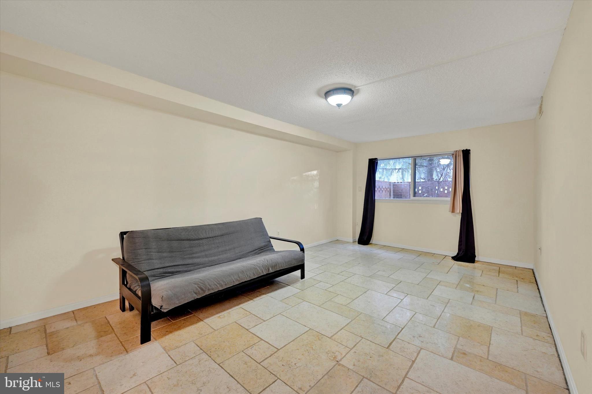 ROLAND PARK - Residential