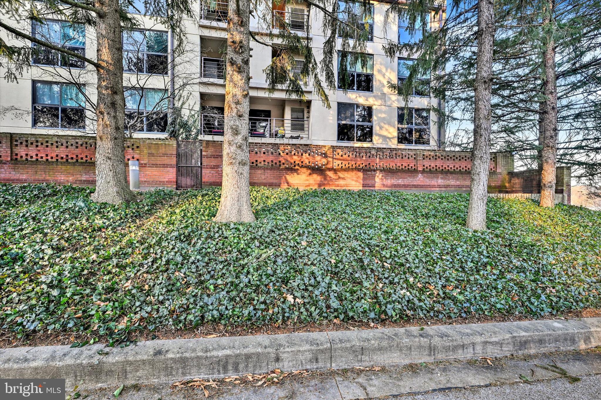 ROLAND PARK - Residential