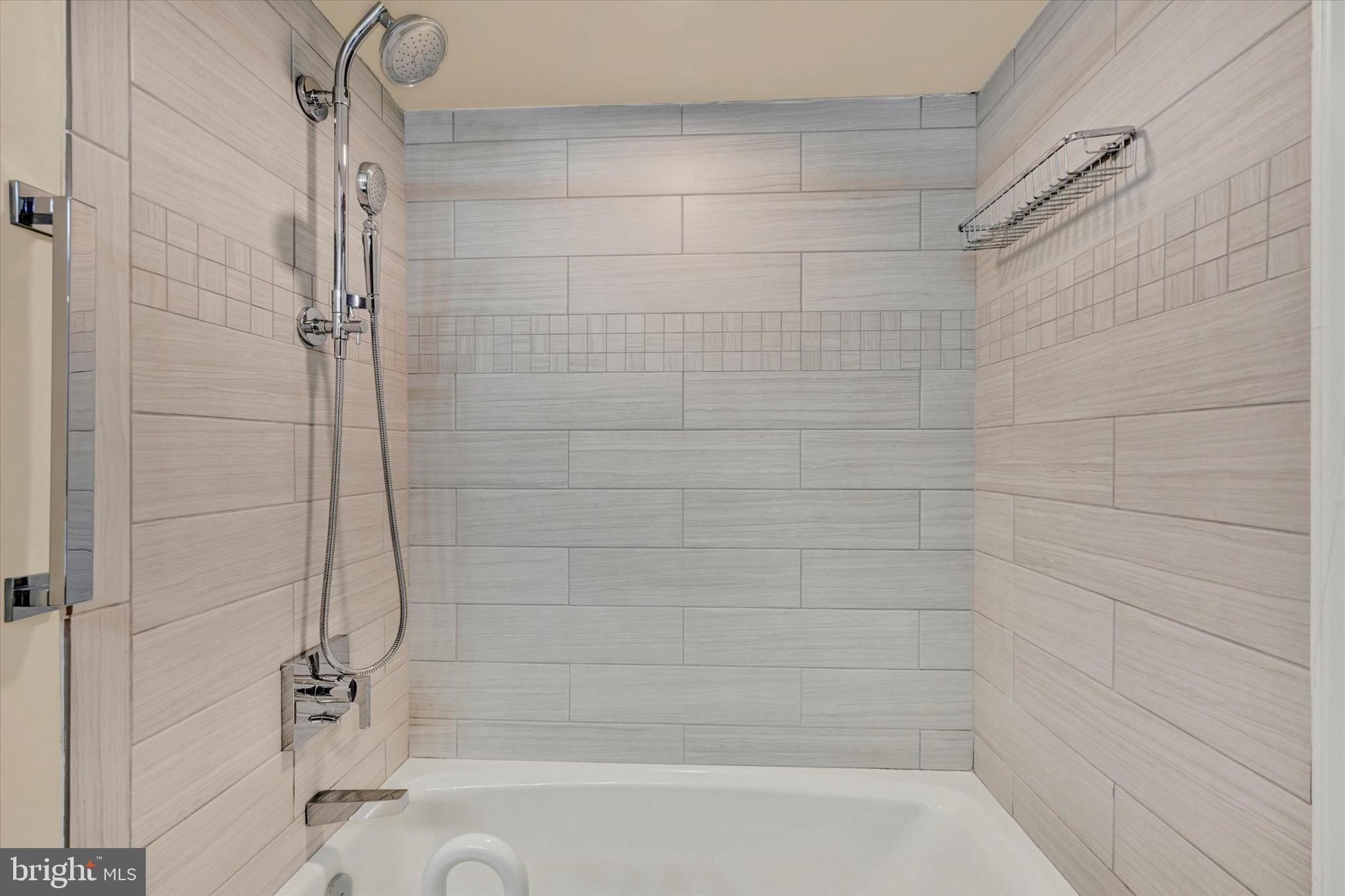 ROLAND PARK - Residential