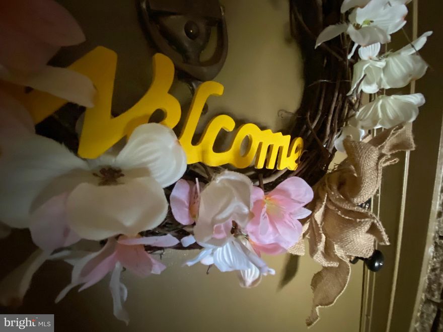 Must see top floor 2 bedroom, 1 bath condo in the heart of Columbia! Relax in the balcony with relaxing views. This is a tremendous value and opportunity to own and invest. Ideally located on the corner of the building with bright windows on two sides. Spacious family room, 2 large bedroom sizes and separate dining area. Kitchen with stainless steel gas oven/range and microwave. Large outdoor balcony overlooking open space. Better hurry!