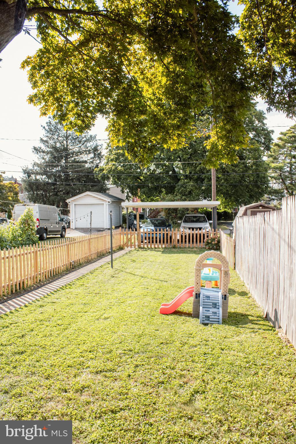 WEST HILLS - Residential