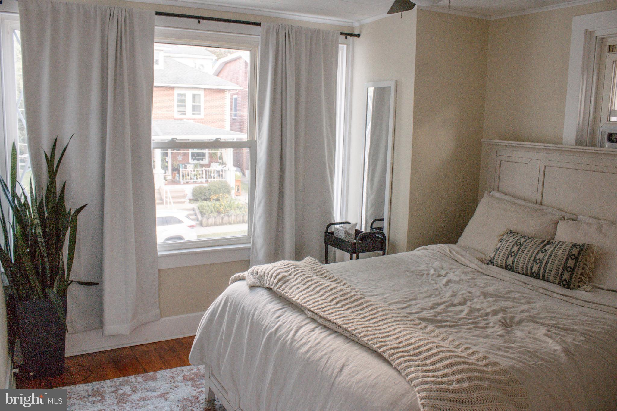 WEST HILLS - Residential