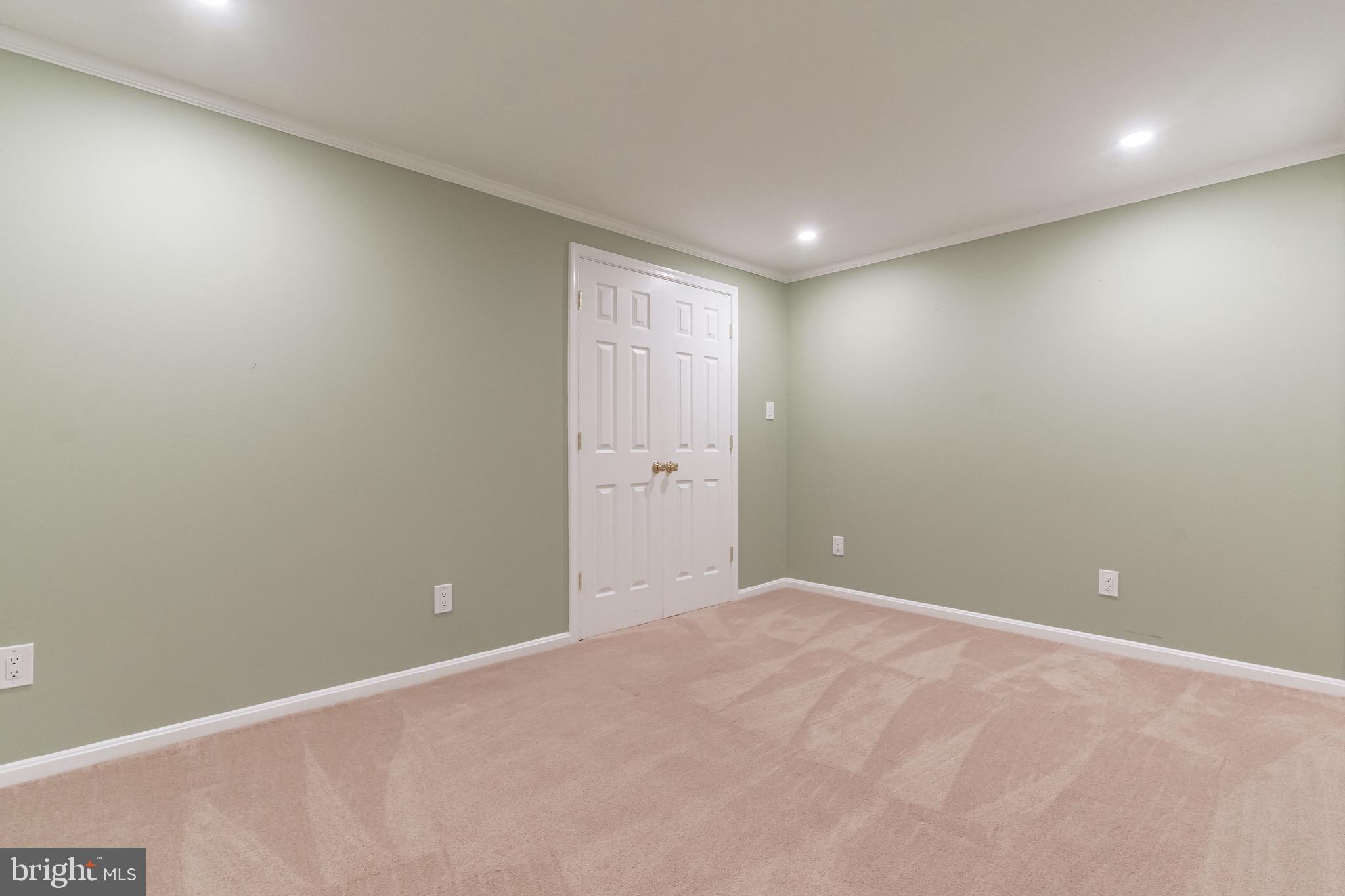 COUNTRY CREEK - Residential Lease