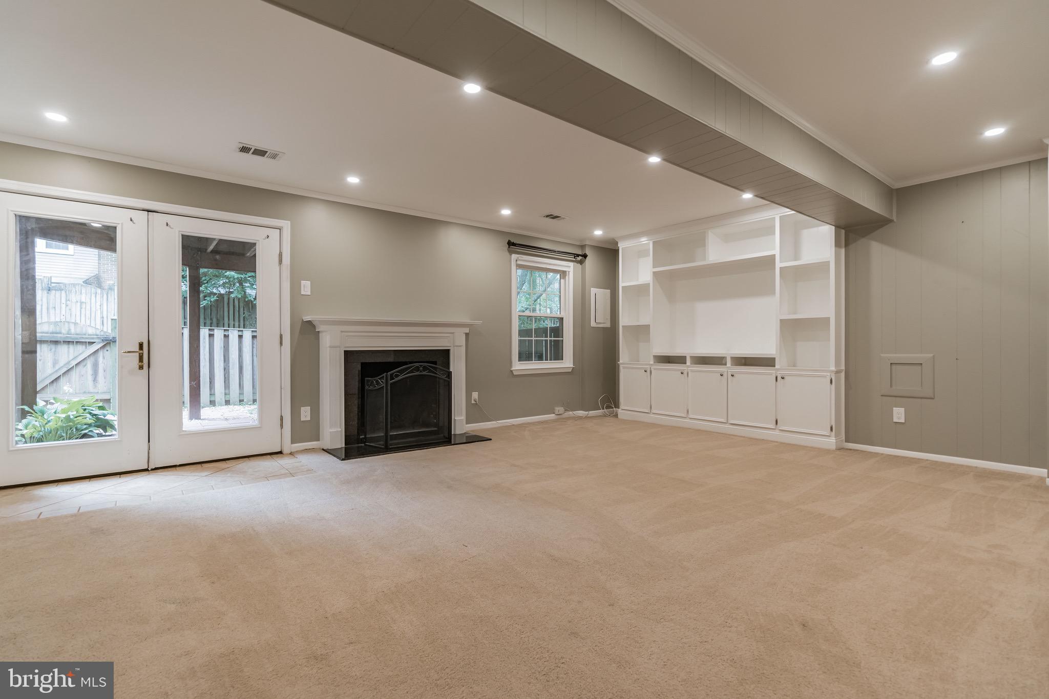 COUNTRY CREEK - Residential Lease