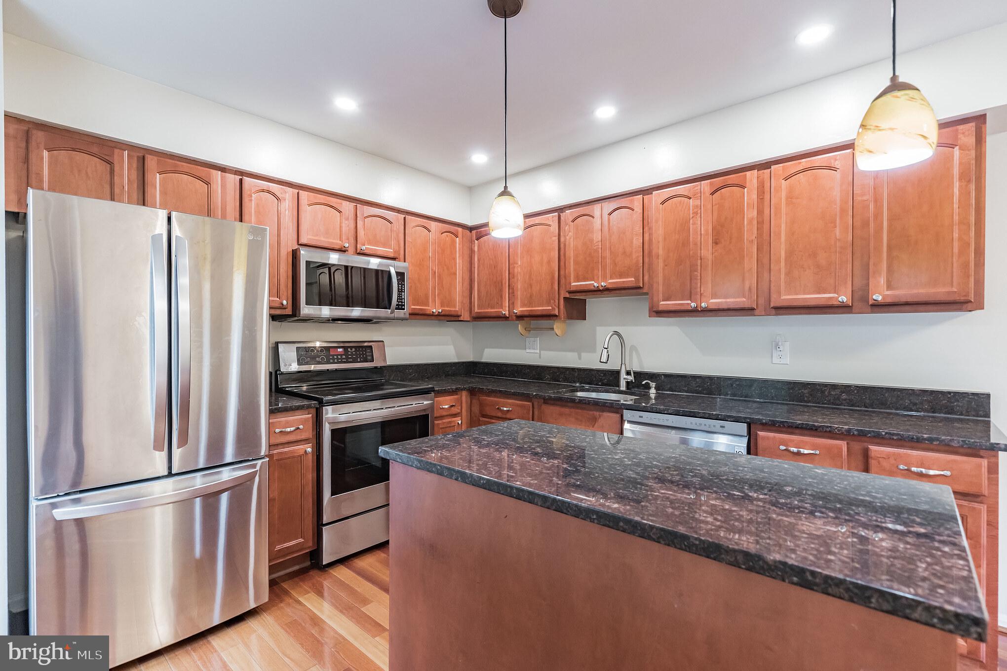 COUNTRY CREEK - Residential Lease