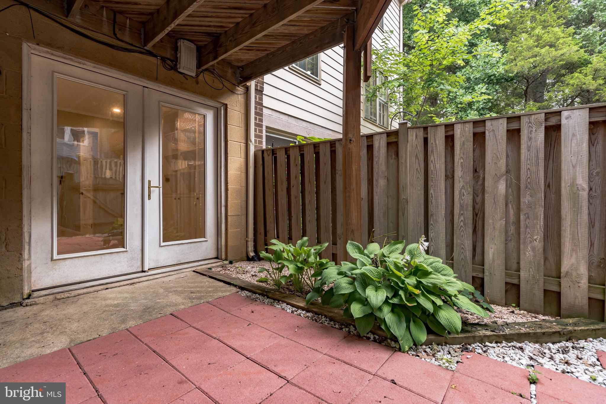 COUNTRY CREEK - Residential Lease