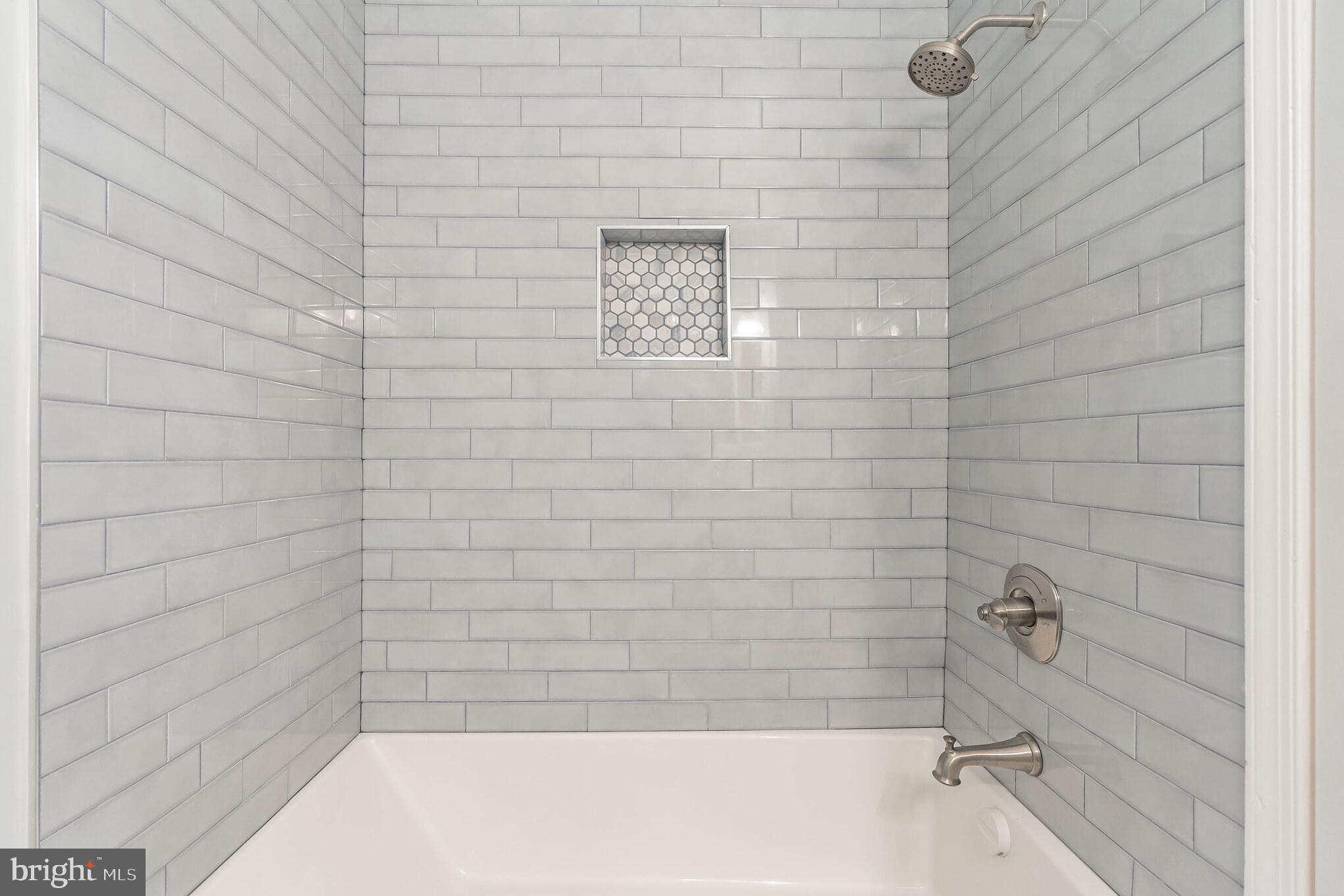 COUNTRY CREEK - Residential Lease