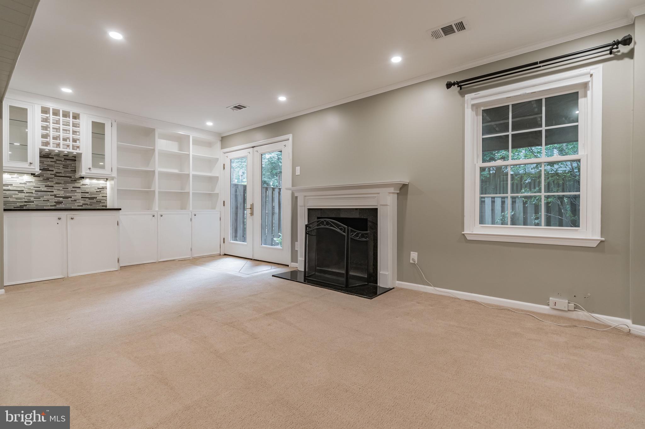 COUNTRY CREEK - Residential Lease