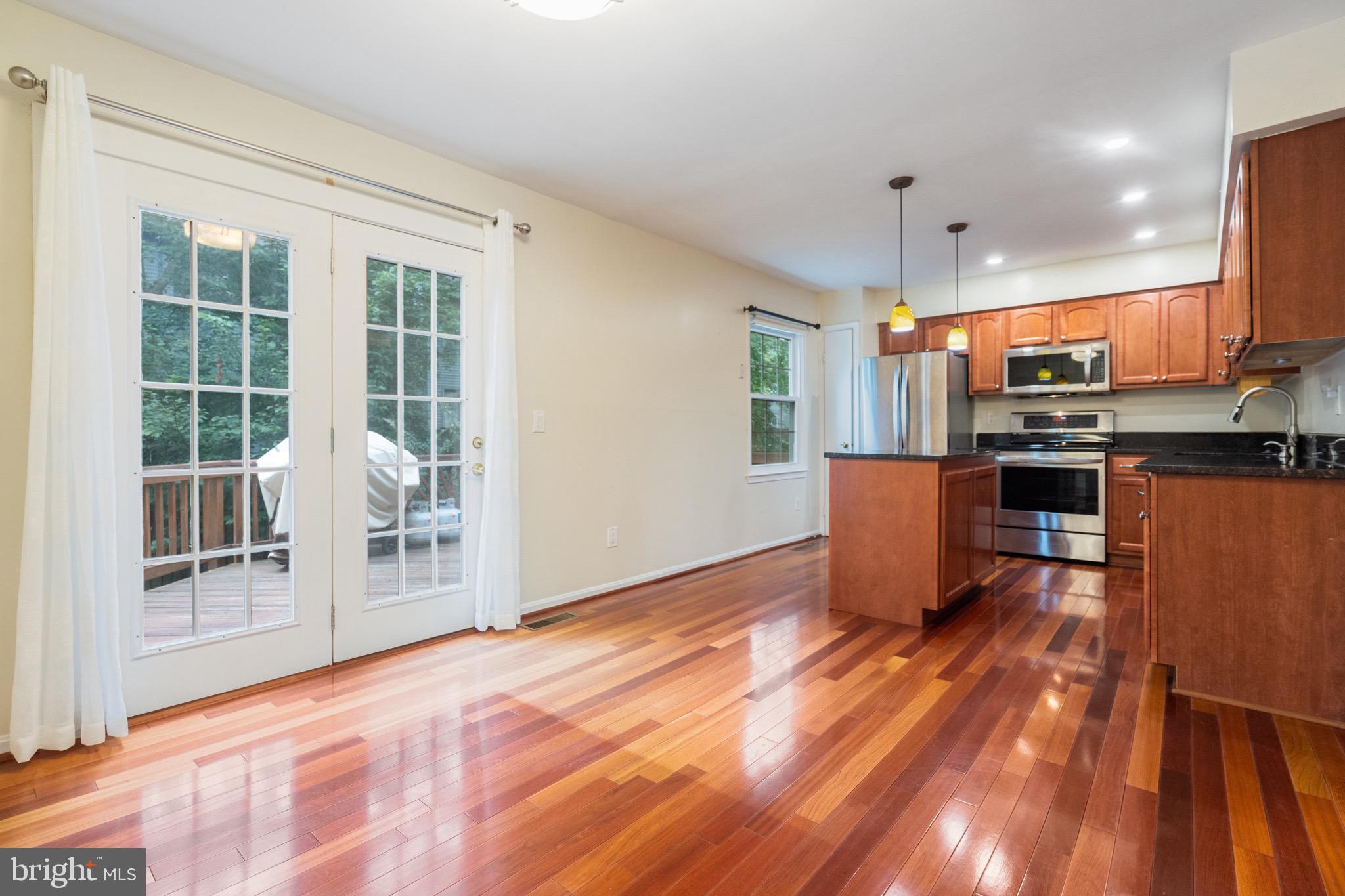 COUNTRY CREEK - Residential Lease