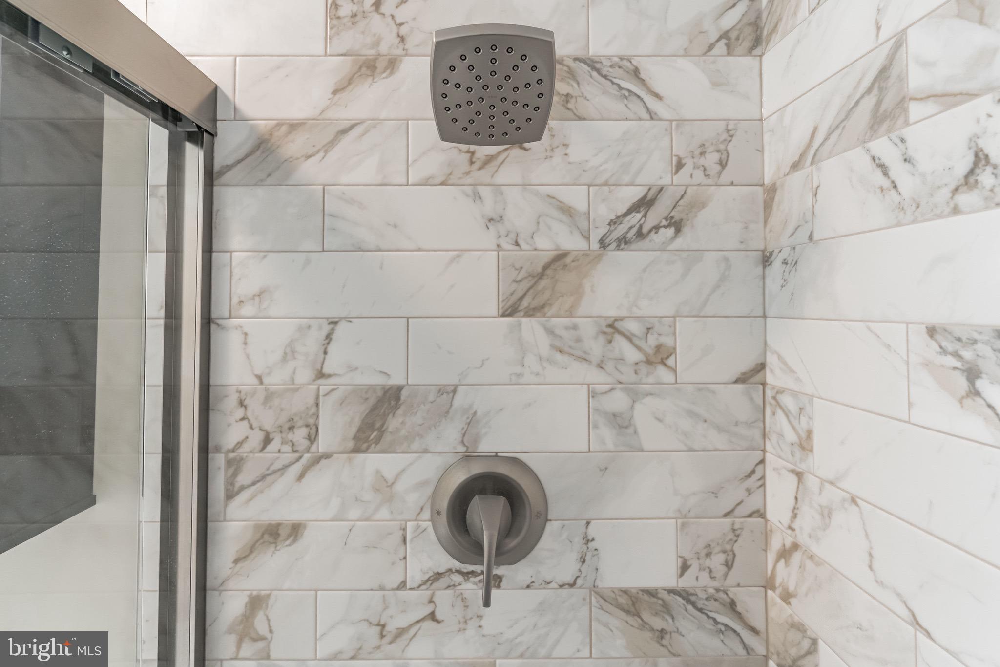 COUNTRY CREEK - Residential Lease