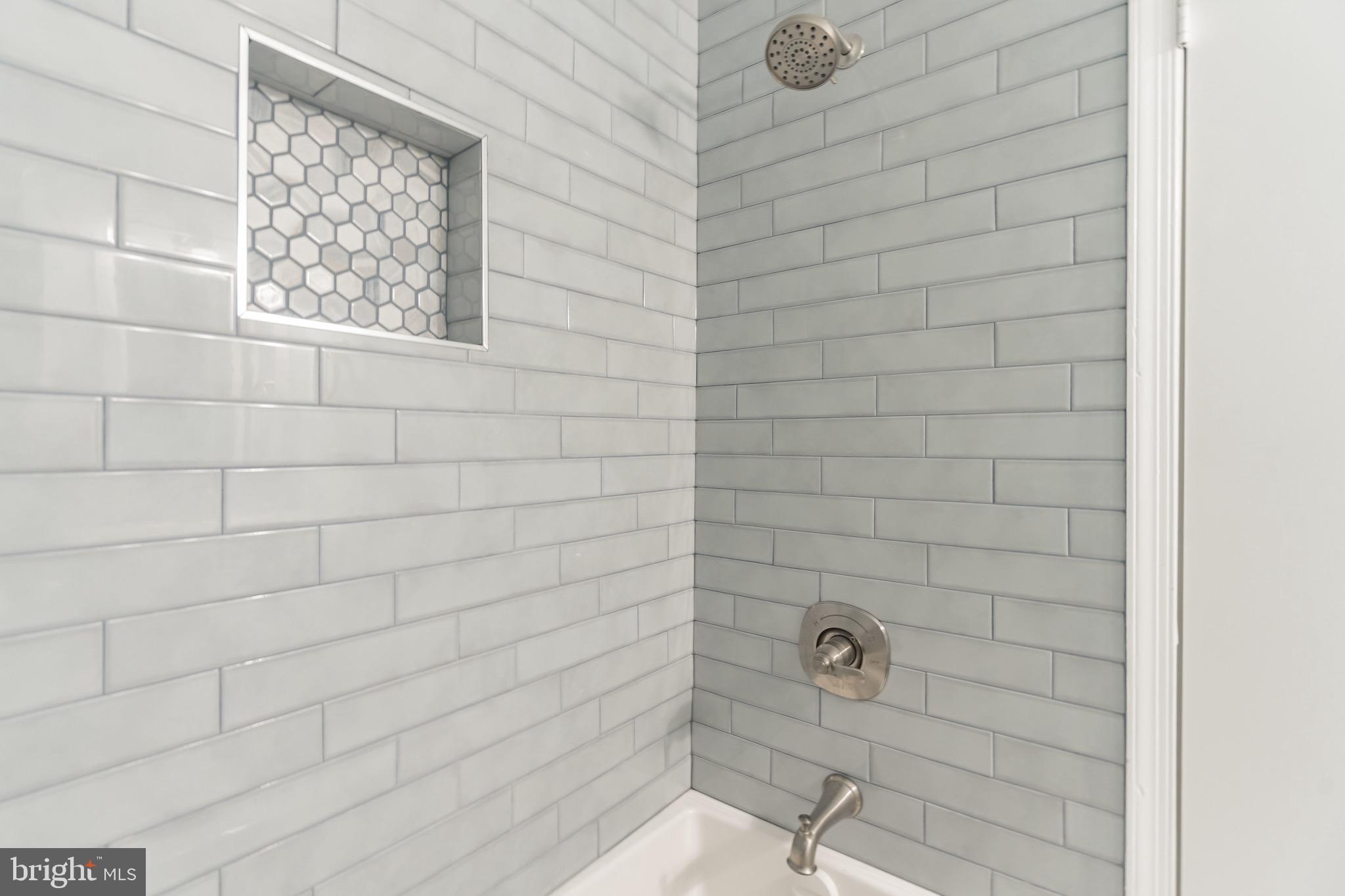 COUNTRY CREEK - Residential Lease