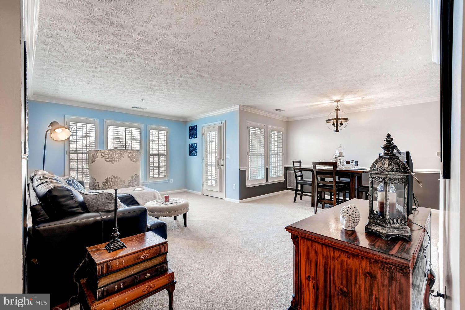 SILVER LAKE - Residential