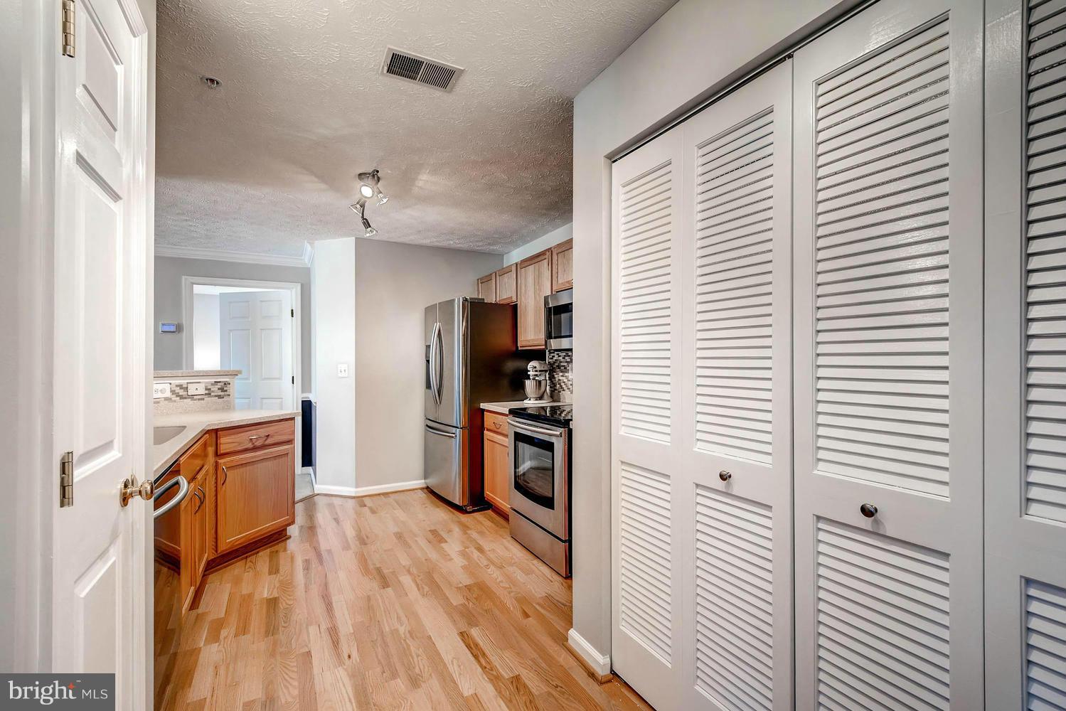 SILVER LAKE - Residential