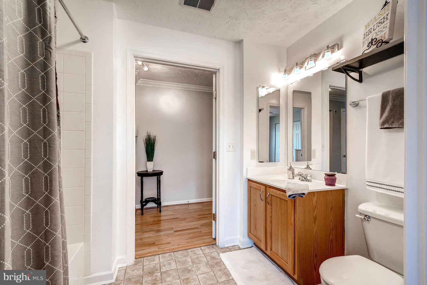 SILVER LAKE - Residential