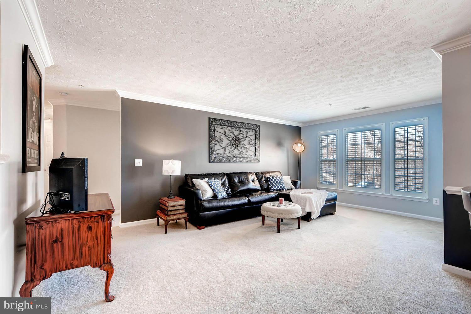 SILVER LAKE - Residential