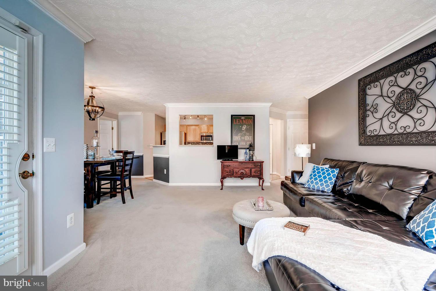 SILVER LAKE - Residential