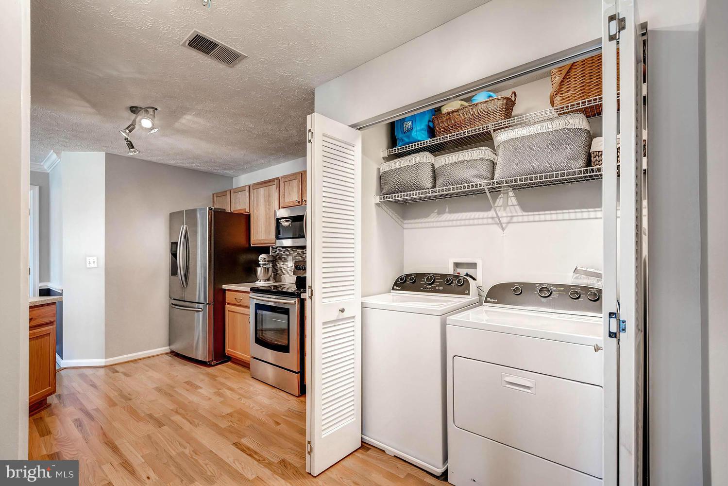 SILVER LAKE - Residential