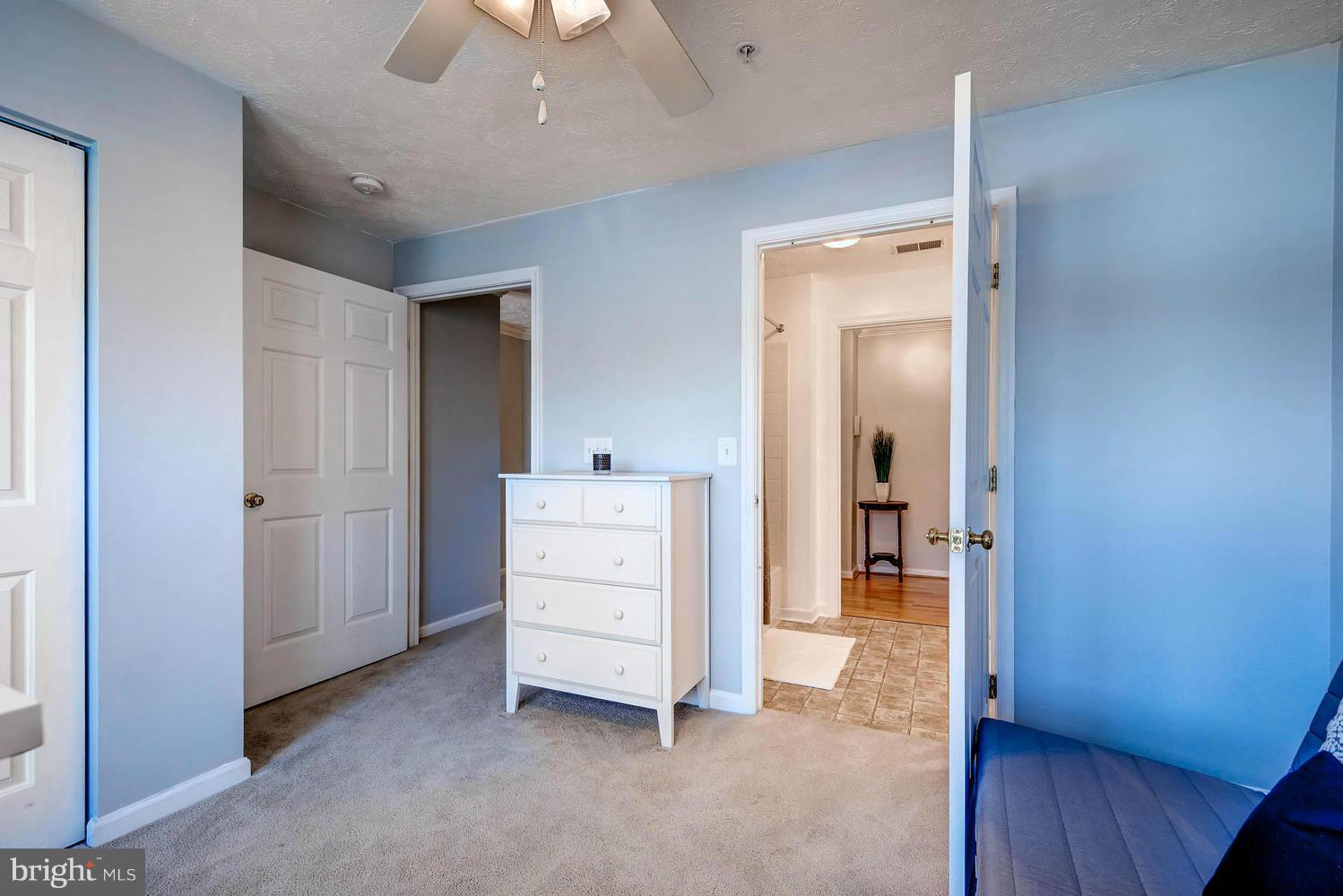 SILVER LAKE - Residential