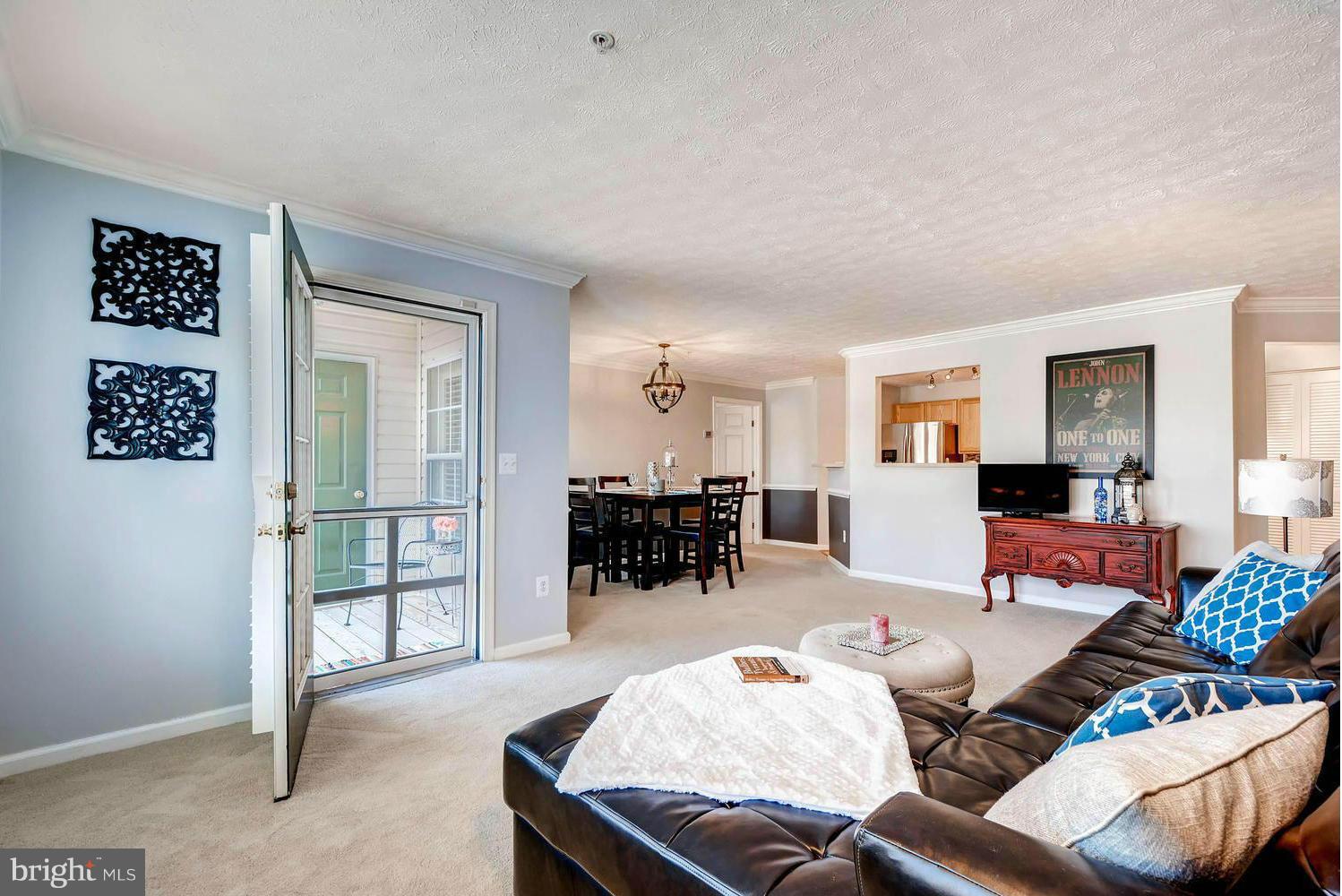 SILVER LAKE - Residential