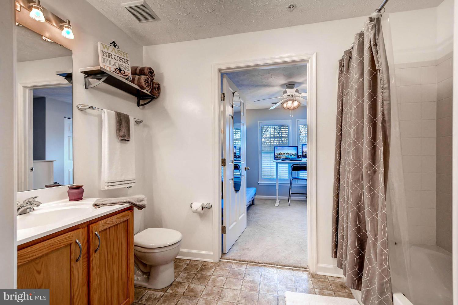 SILVER LAKE - Residential