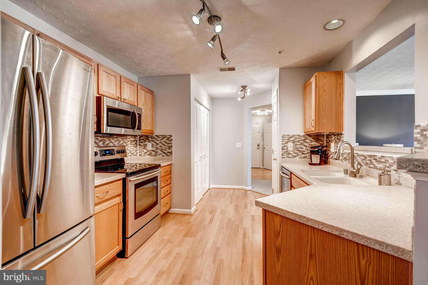 SILVER LAKE - Residential