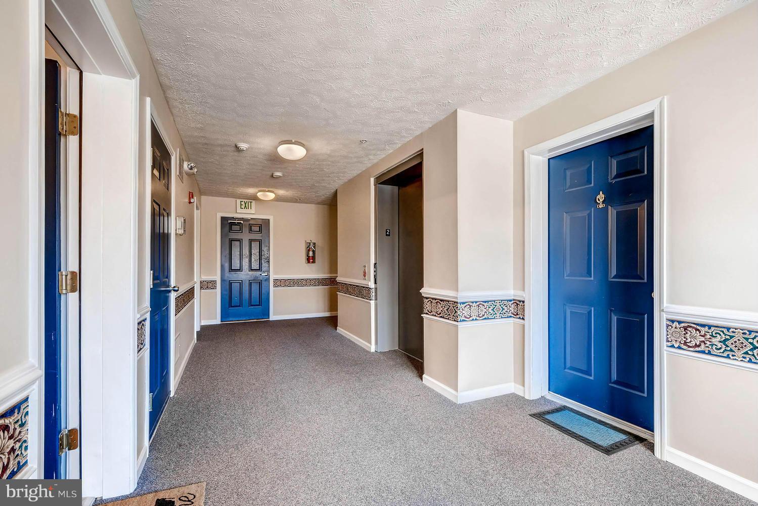 SILVER LAKE - Residential