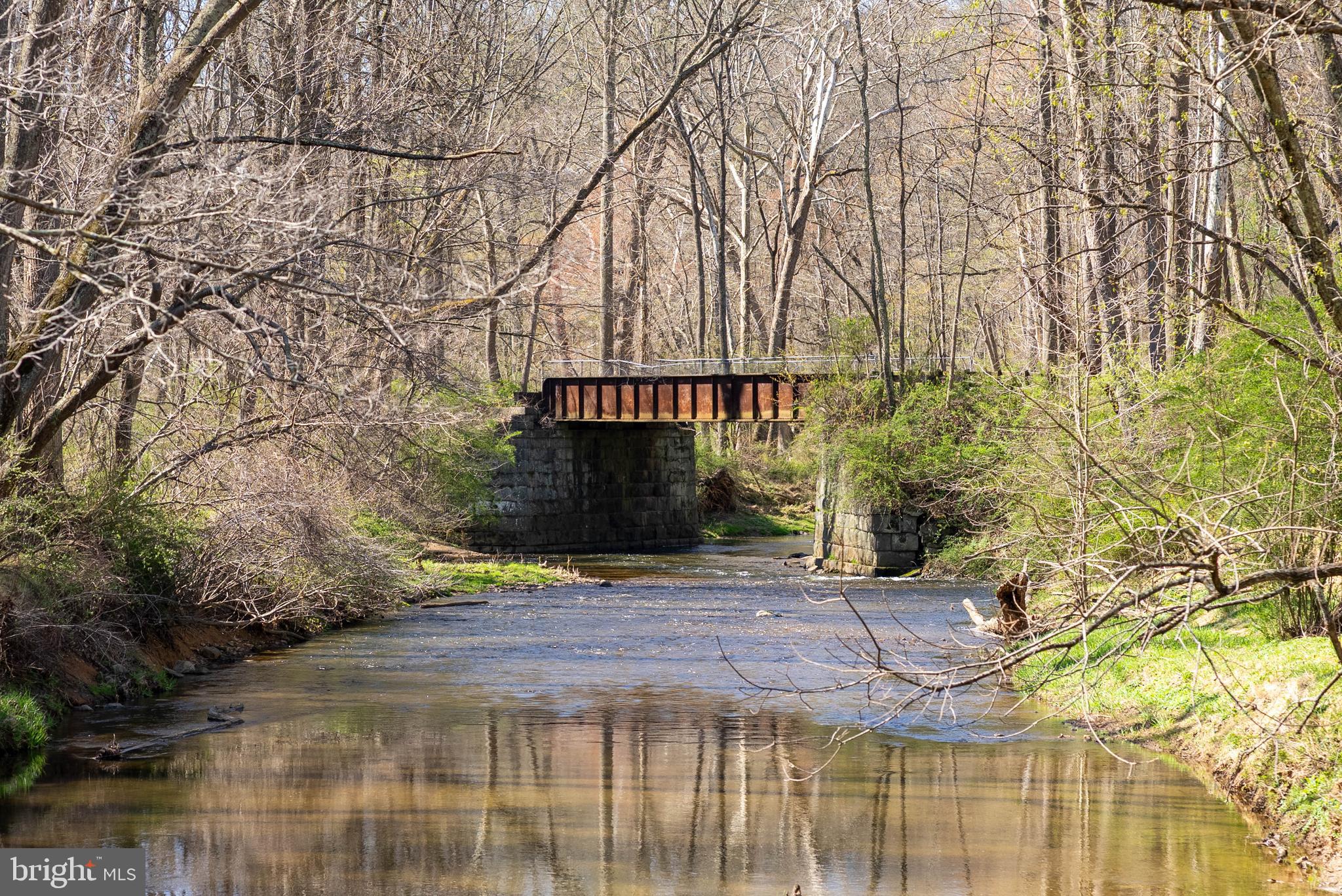 MY LADY'S MANOR - Land