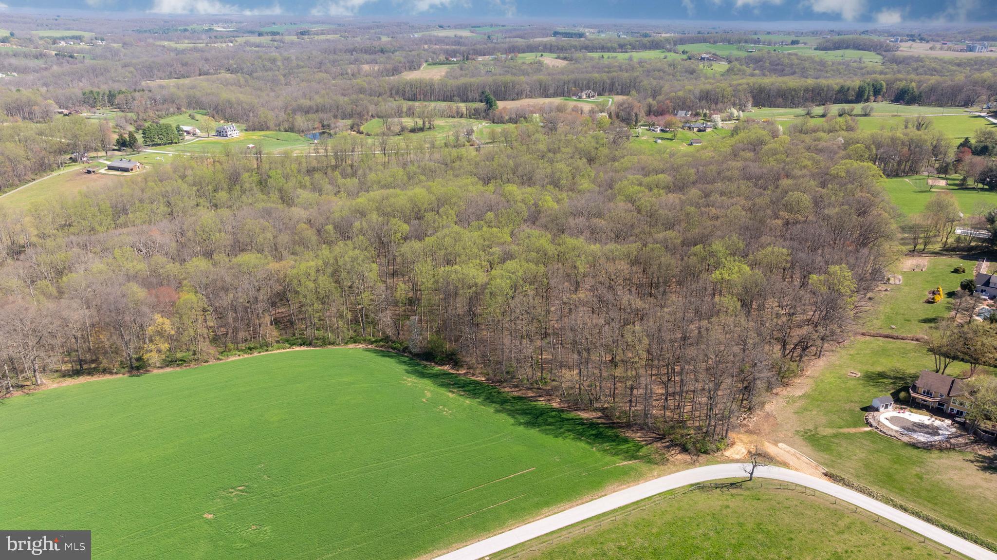 MY LADY'S MANOR - Land