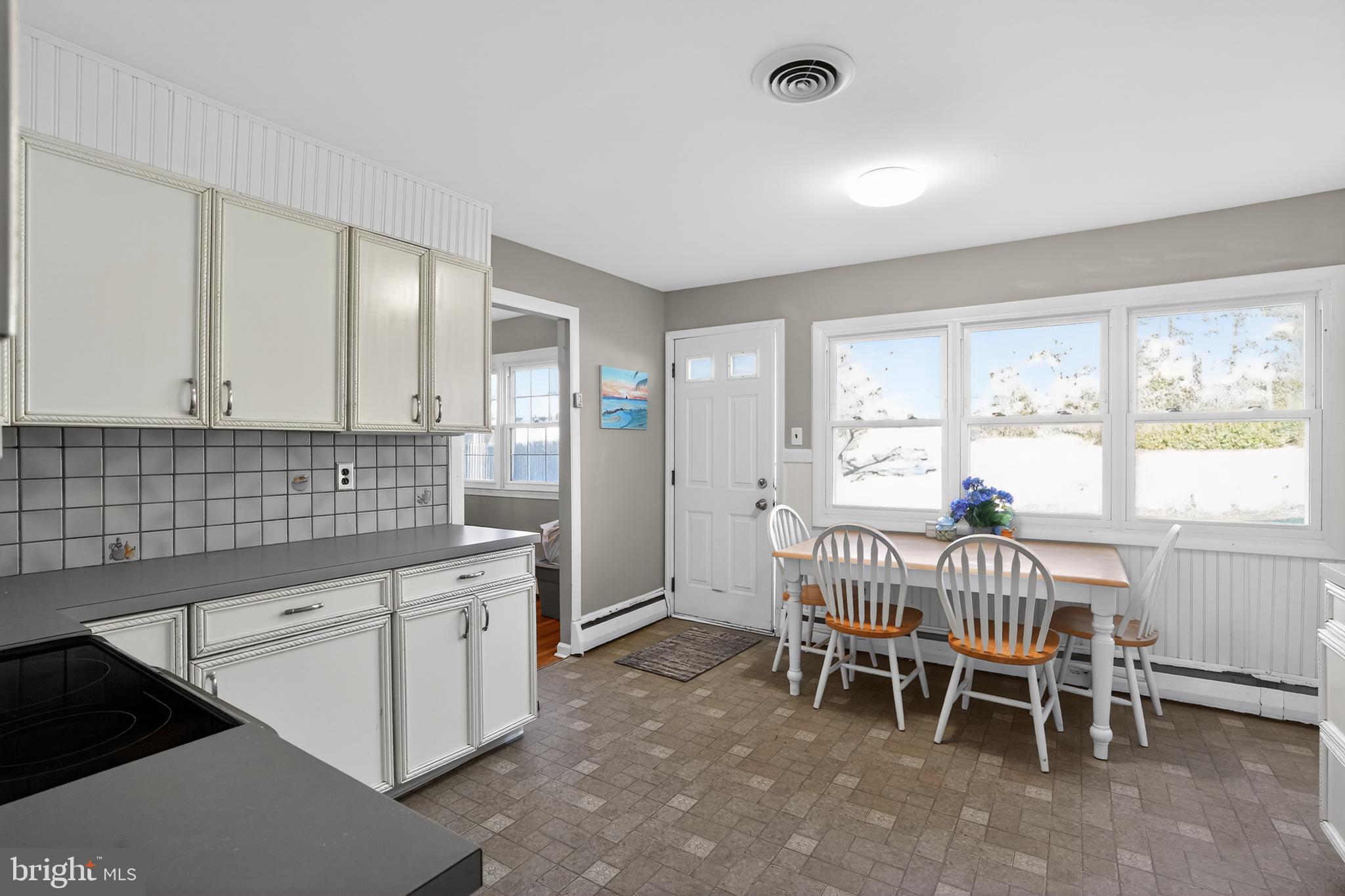 VILLAGE GREEN - Residential