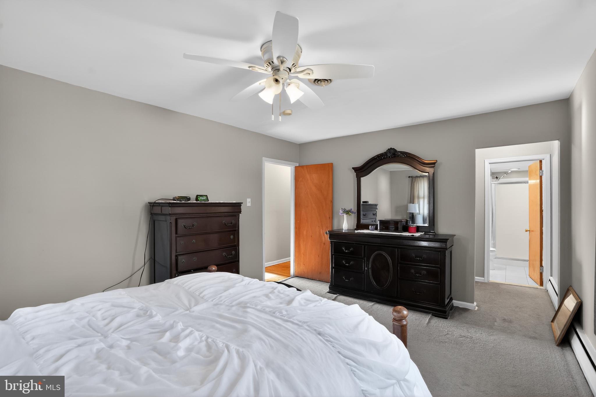 VILLAGE GREEN - Residential