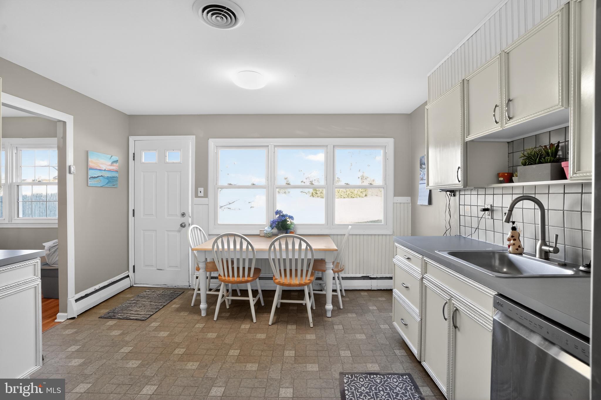 VILLAGE GREEN - Residential