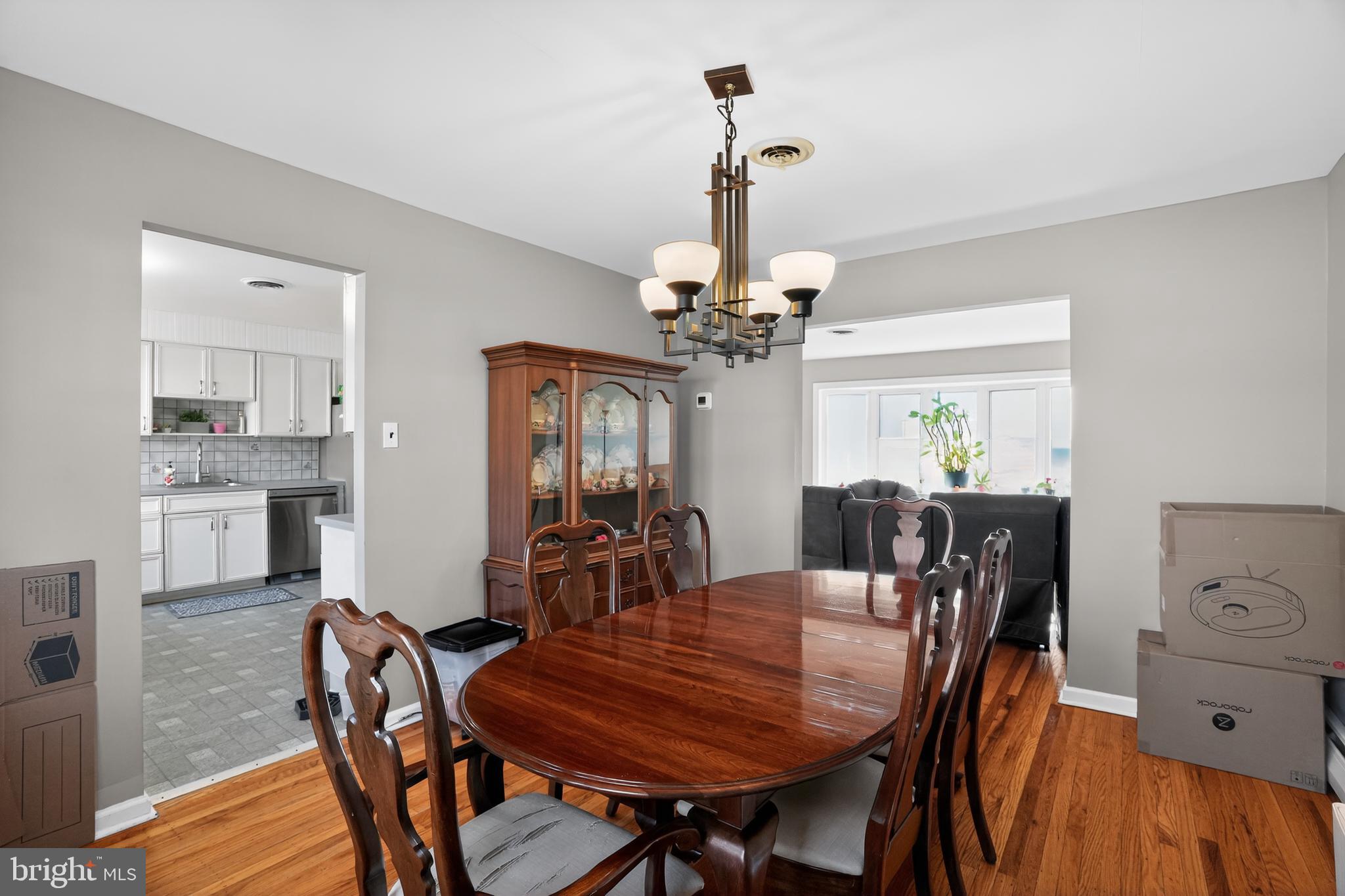 VILLAGE GREEN - Residential