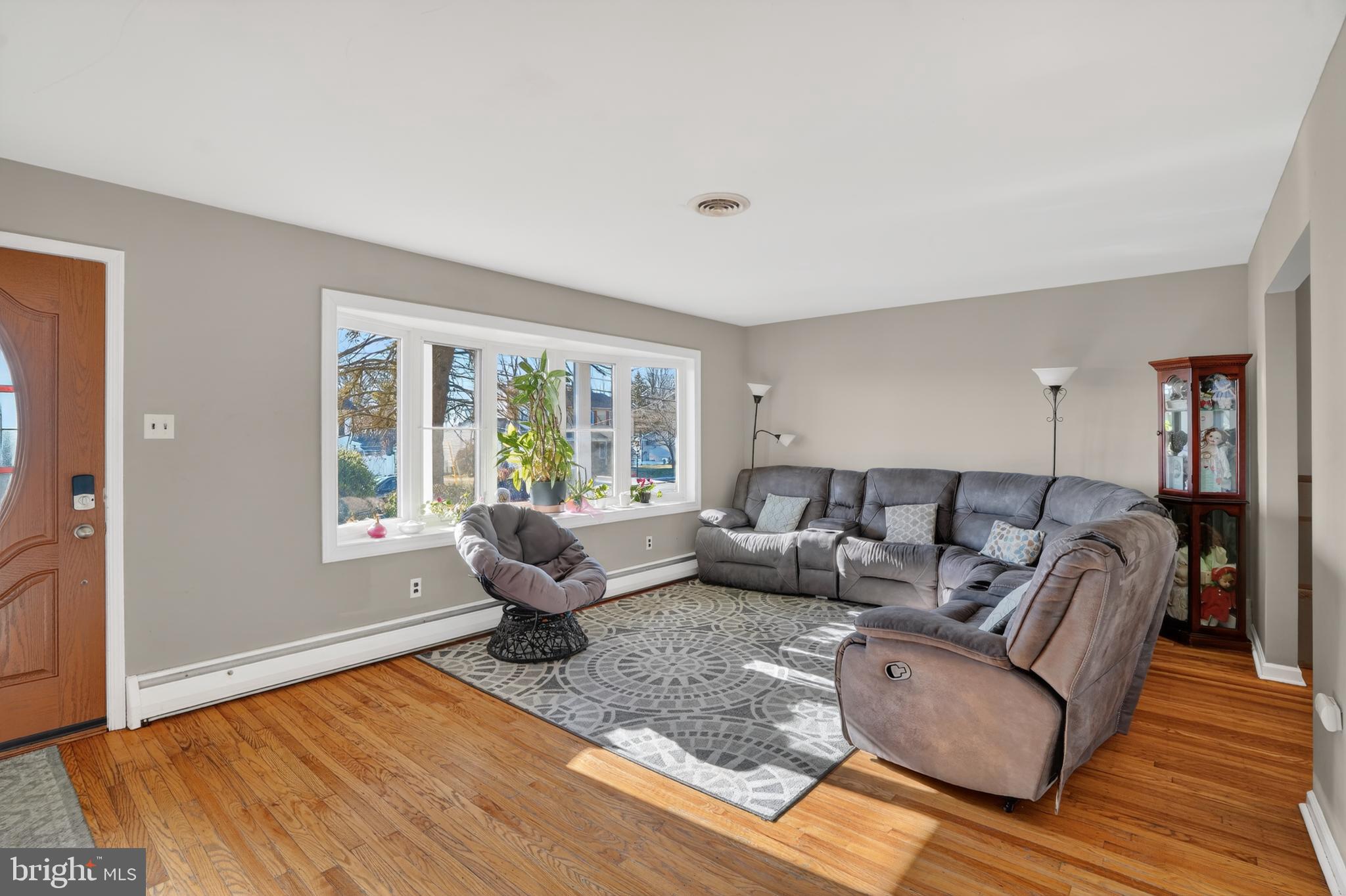 VILLAGE GREEN - Residential