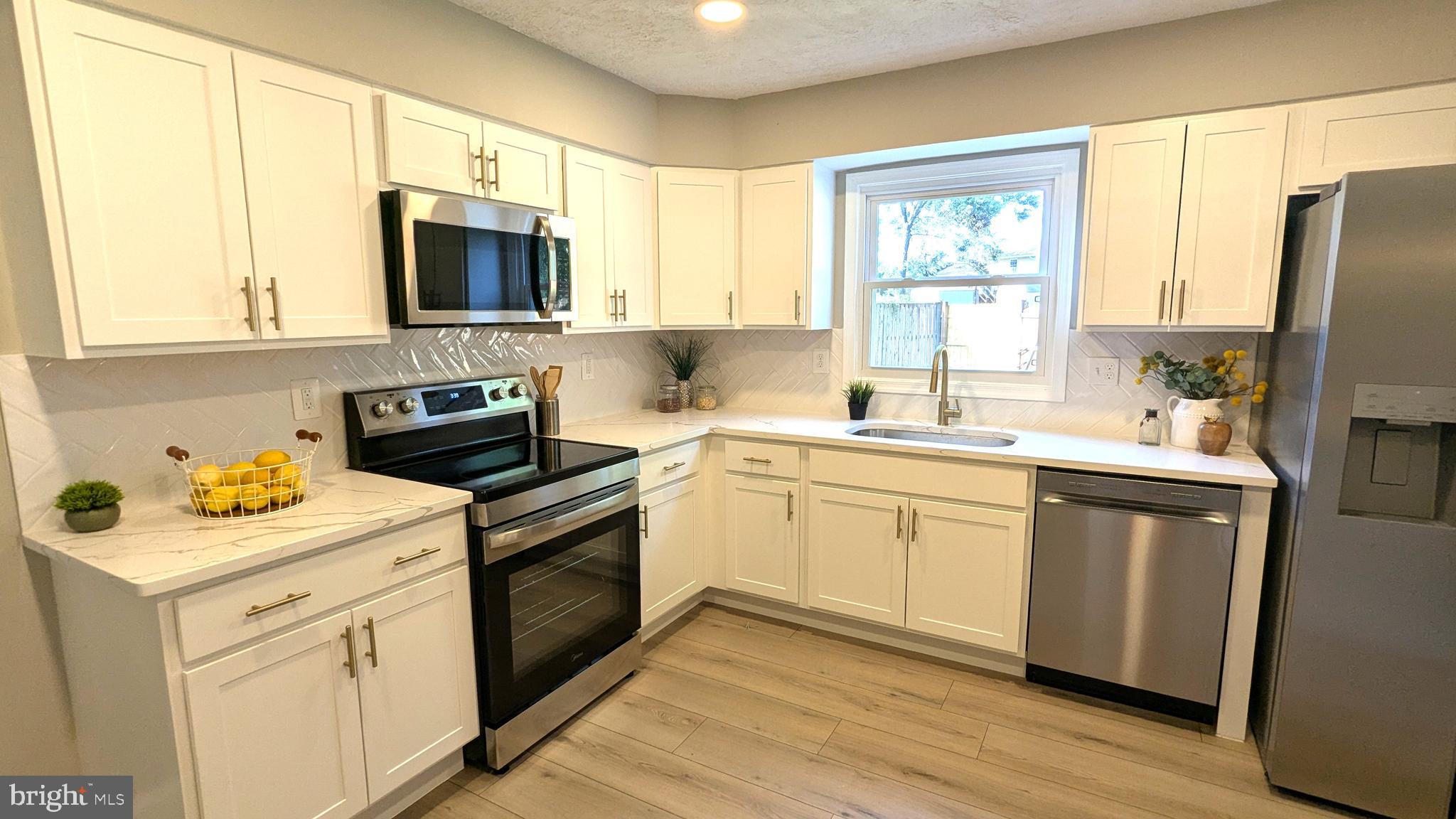 THE PROVINCES - Residential