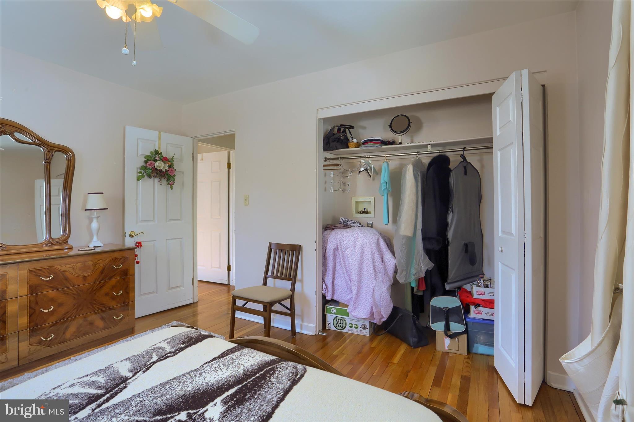 COUNTRY CLUB MANOR - Residential