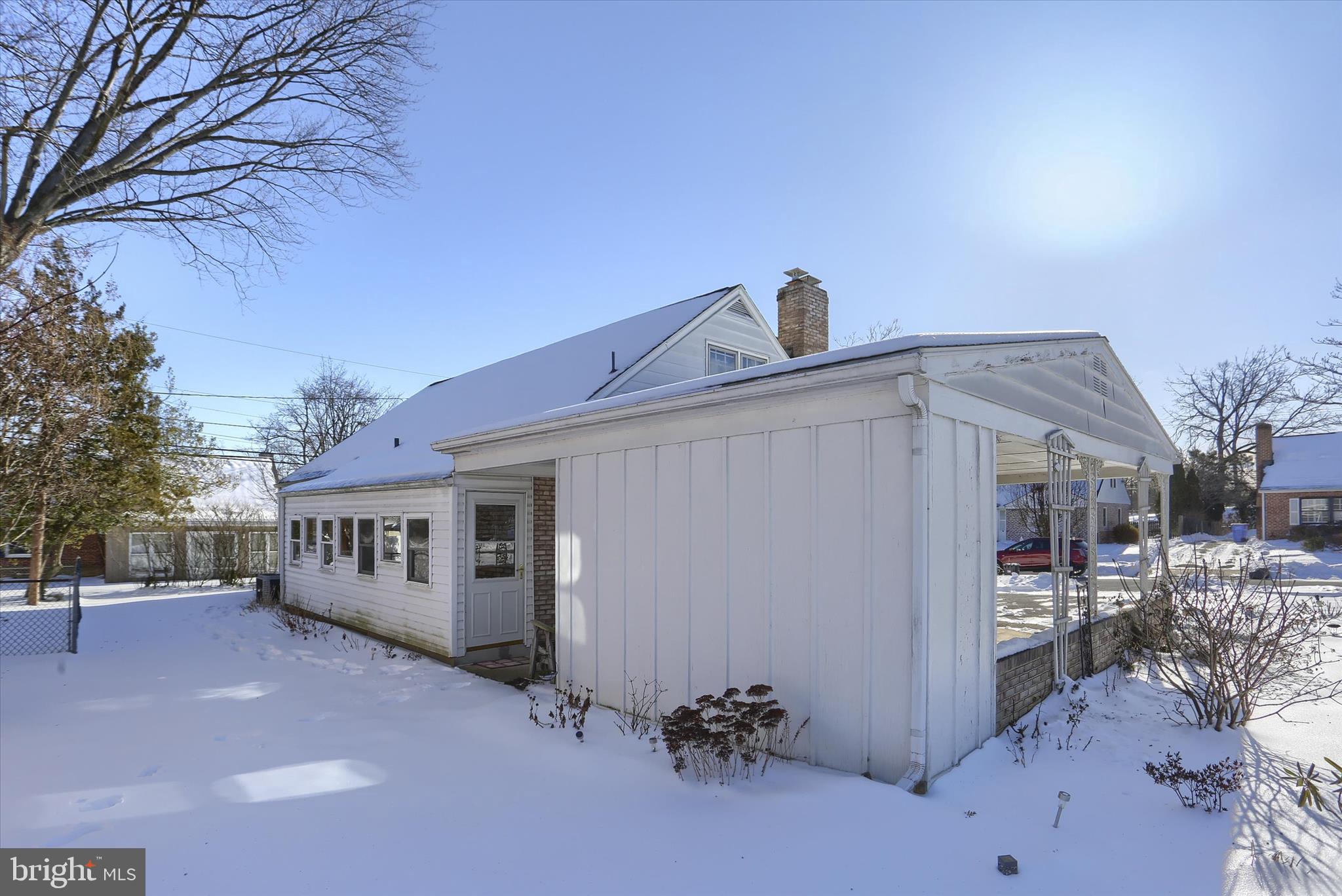 COUNTRY CLUB MANOR - Residential