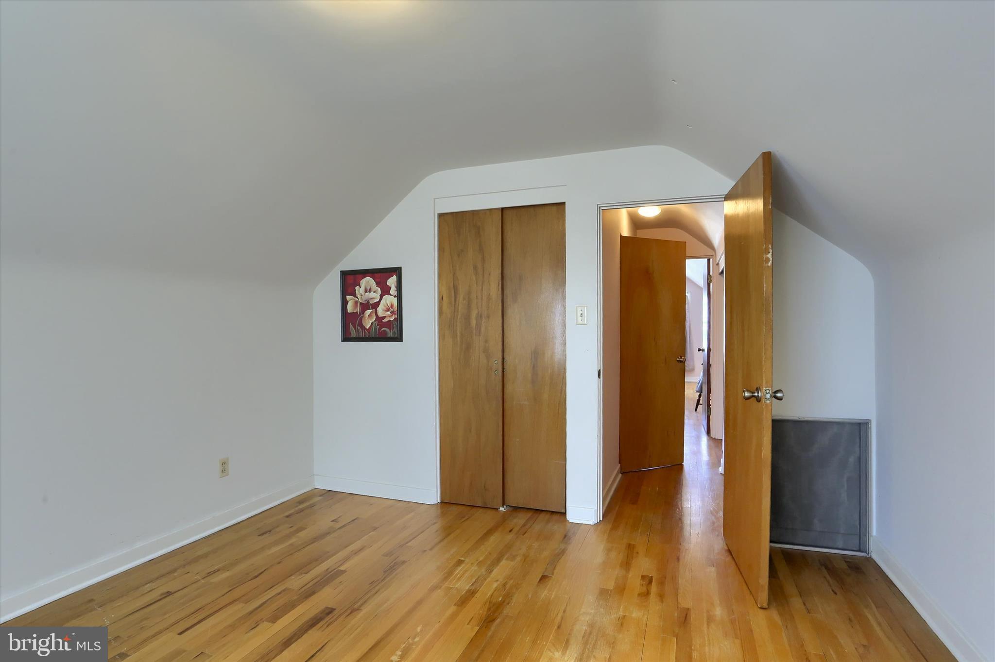 COUNTRY CLUB MANOR - Residential