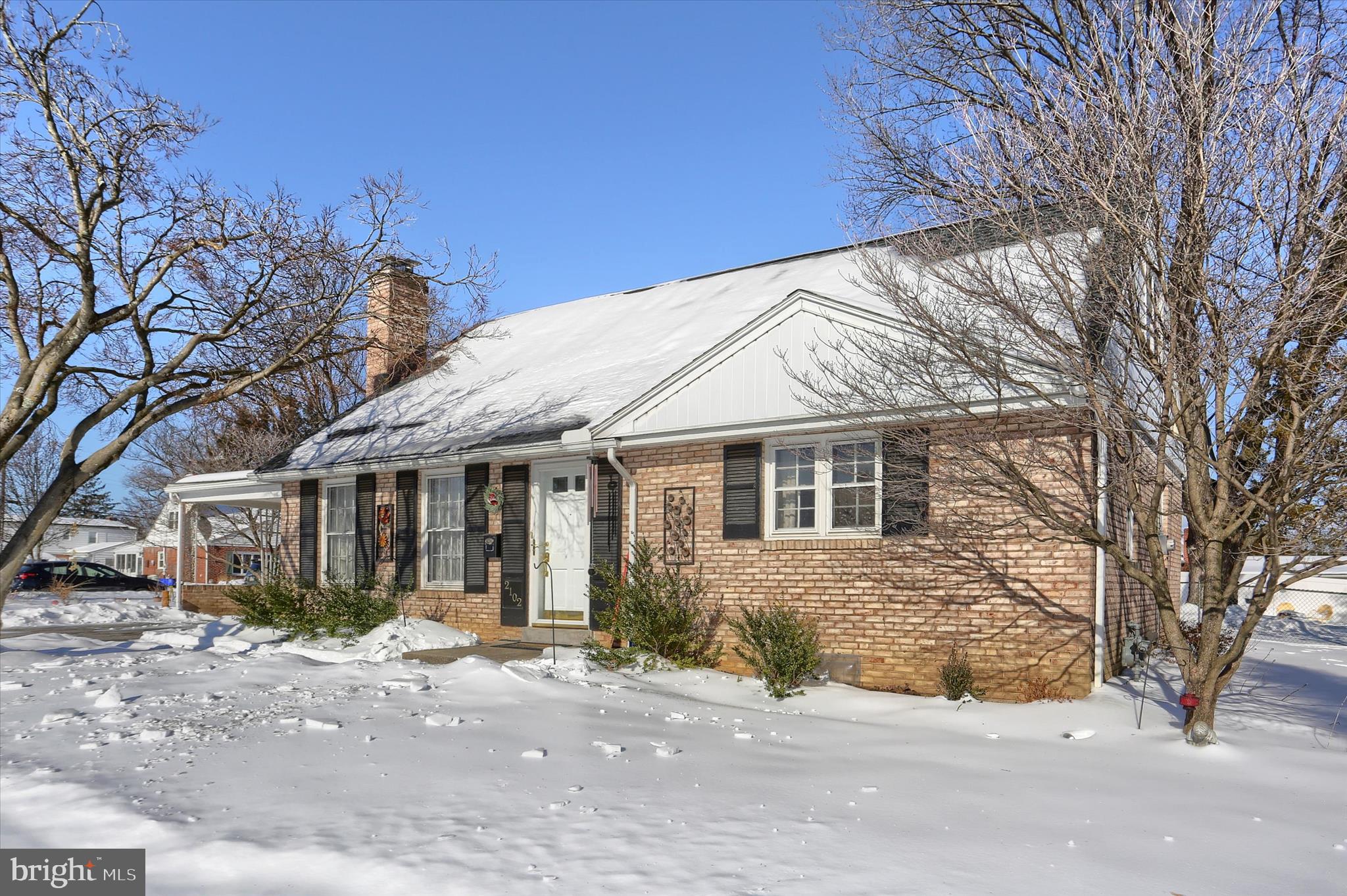 COUNTRY CLUB MANOR - Residential