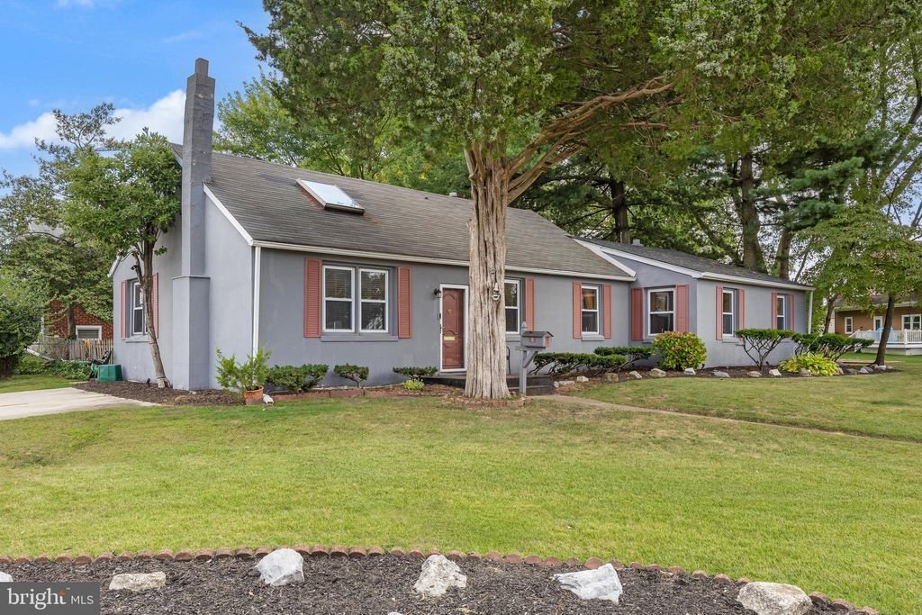 Photo of 102 Lincoln Avenue, MOUNT EPHRAIM, NJ 08059 (MLS # NJCD2100364)